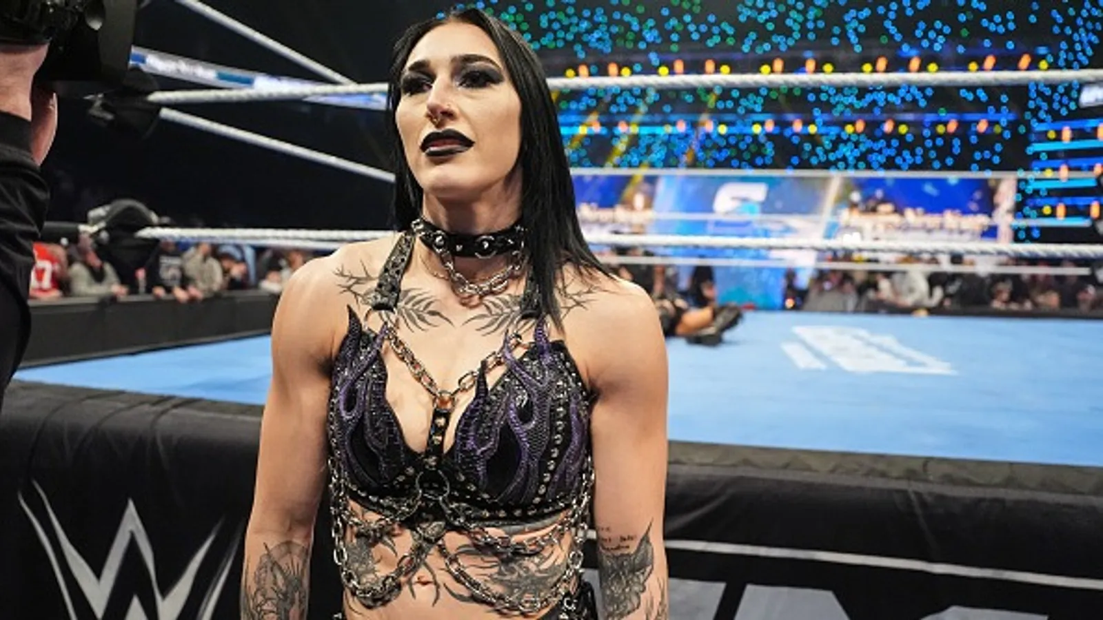 Rhea Ripley sends warning to former WWE champion after SmackDown Ambulance Match