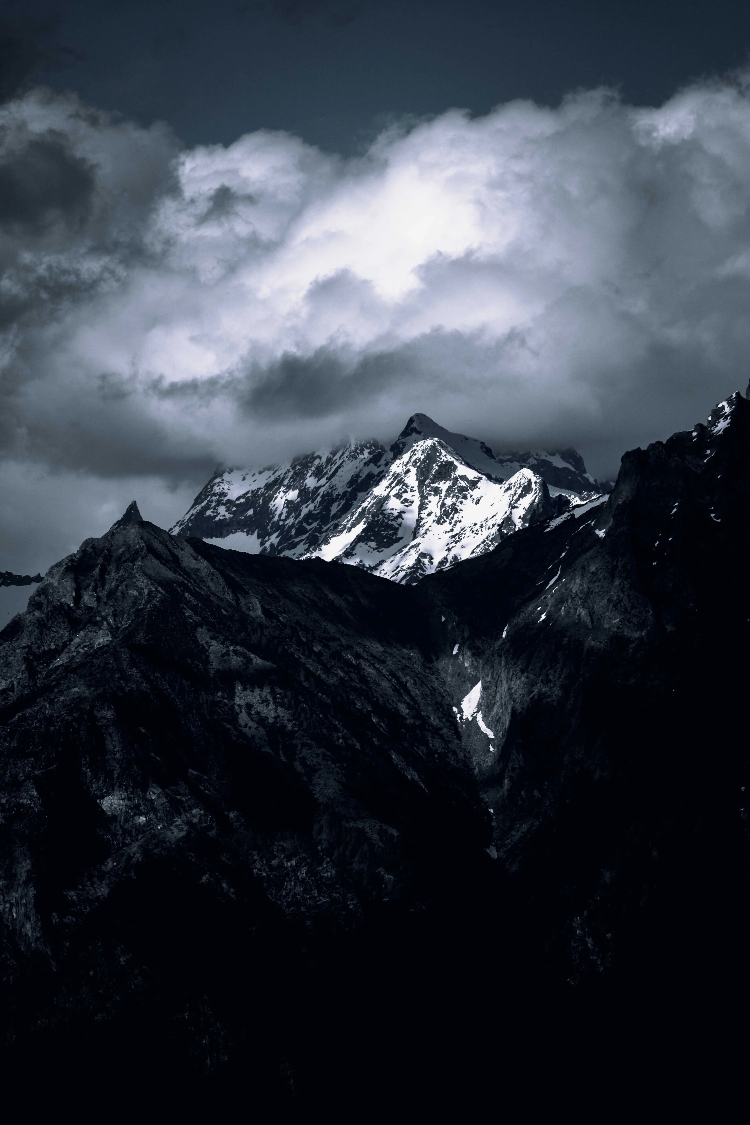 A black and white photo of a mountain range photo