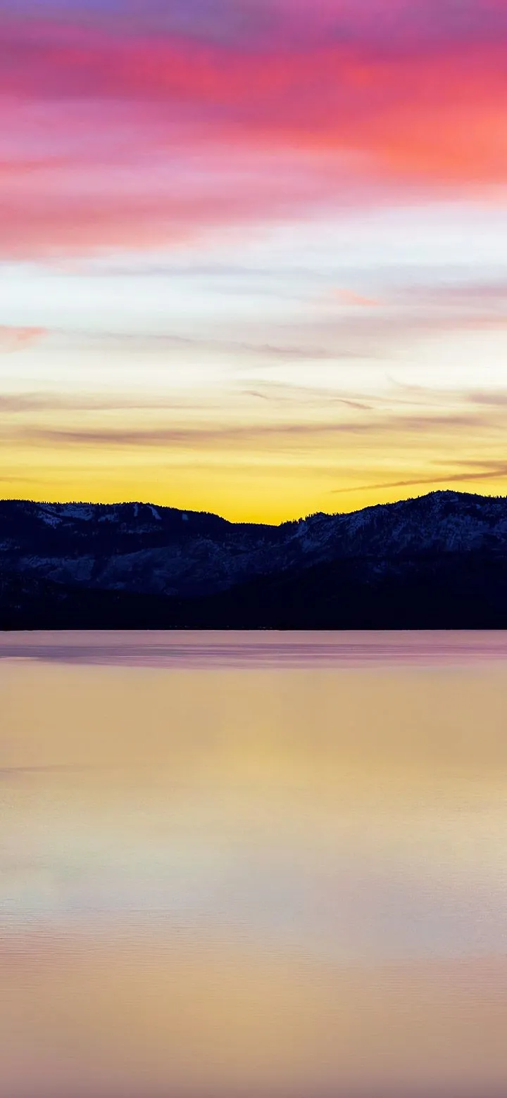 Beautiful Mountain And Lake Sunset 4K iphone Wallpaper