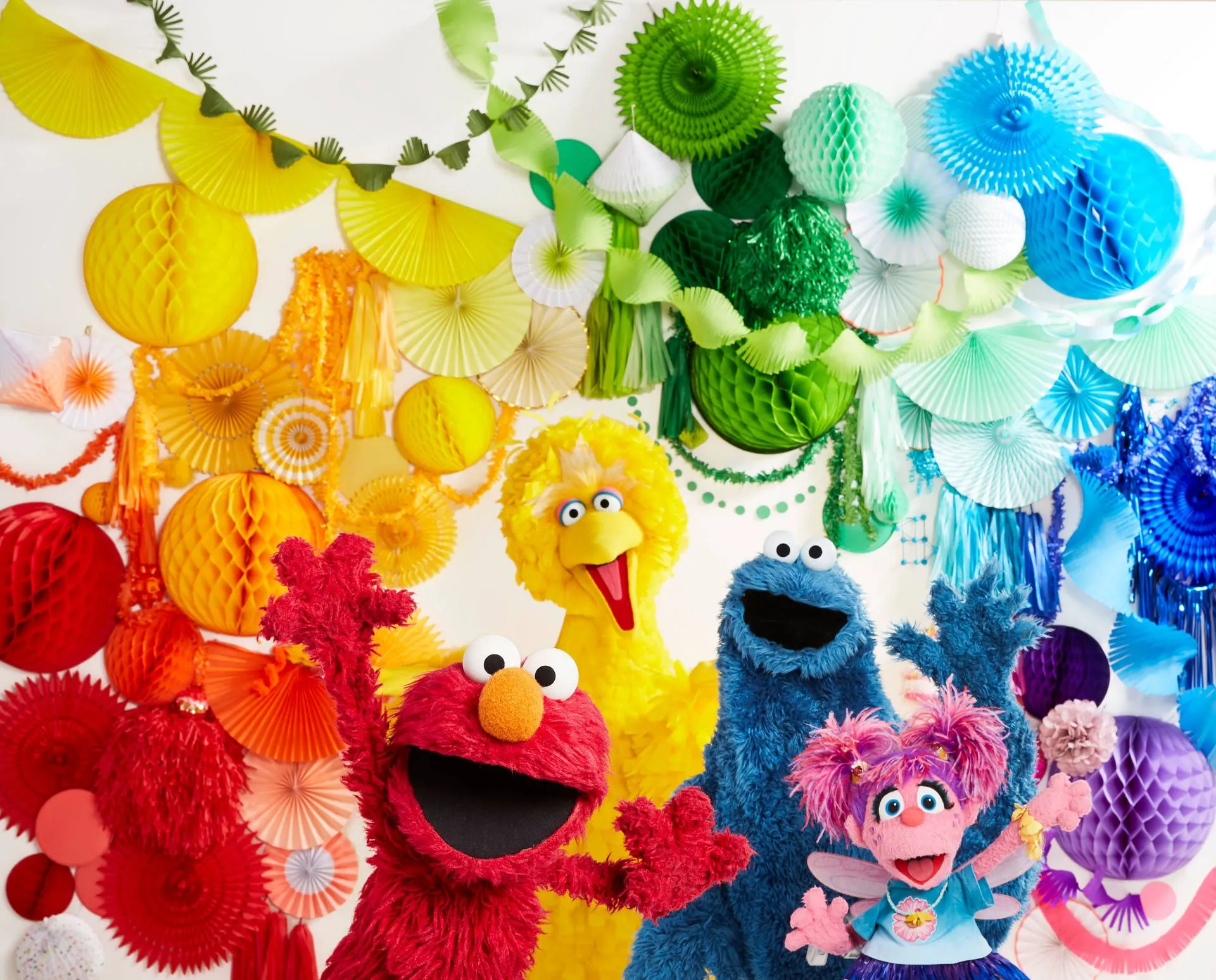 Download free Elmo And Friends With Colorful Lanterns Wallpaper