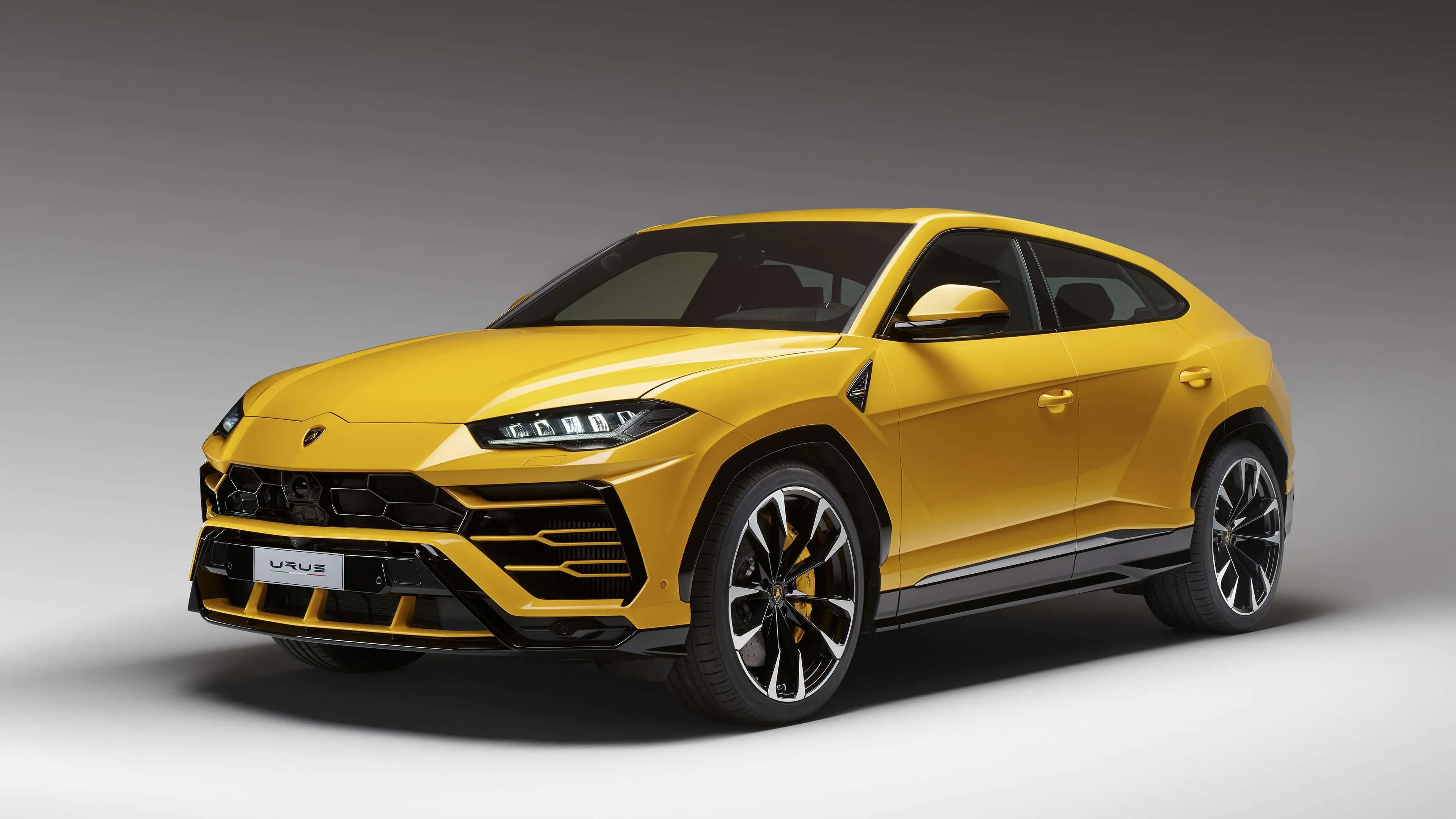 Lamborghini Urus Wallpaper