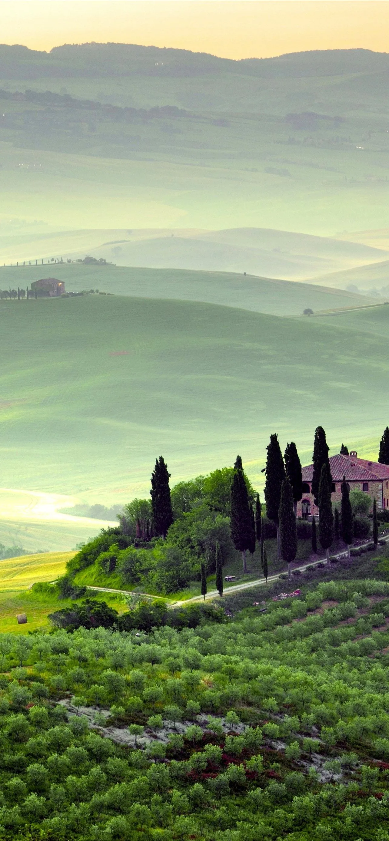 Tuscany 4k HD Italy Hills meadows house fog Nature iPhone Wallpaper Free Download