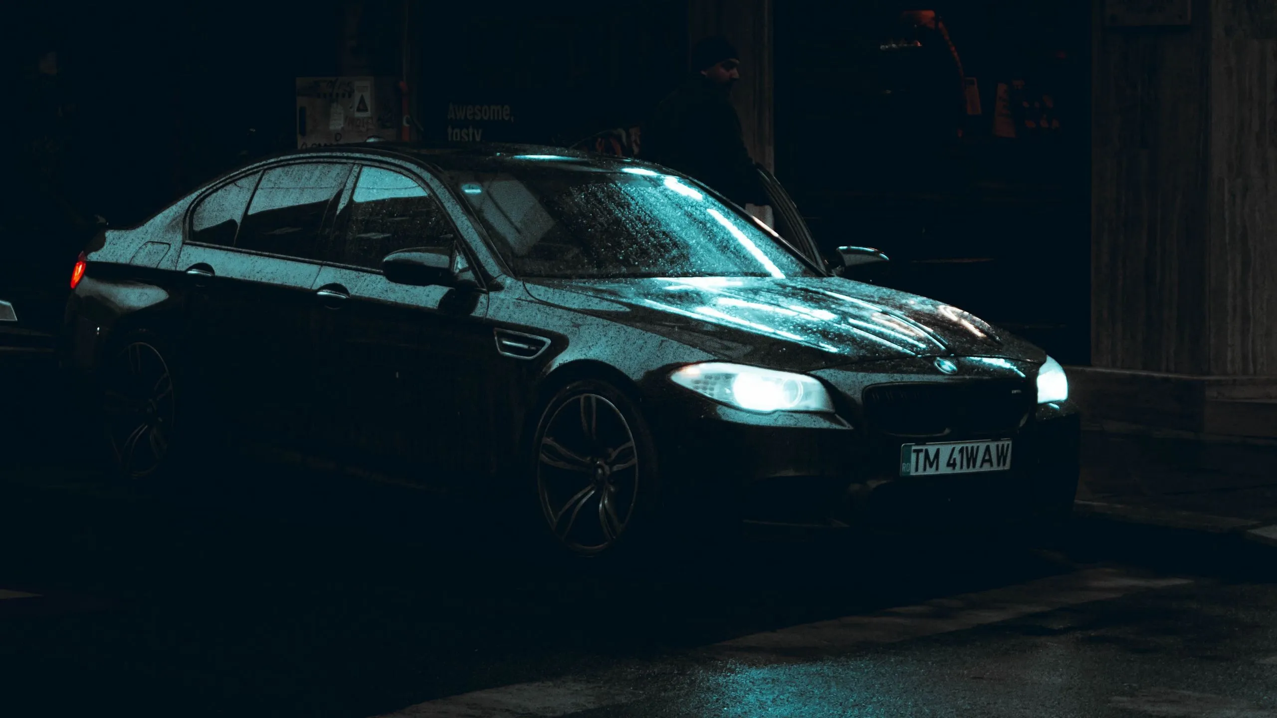 Download wallpaper 2560x1440 bmw, car, black, wet, dark widescreen 16:9 HD background