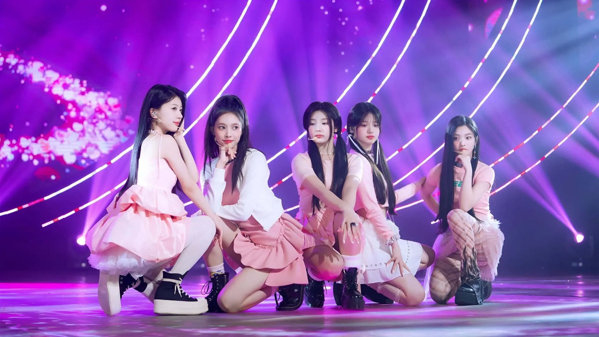 Download Illit Kpop Group Performance Wallpaper