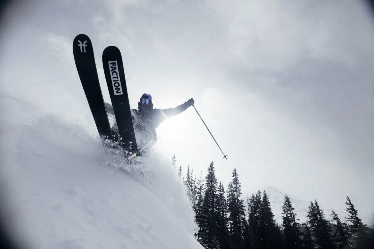 How to Choose Fat Skis or Powder Skis. Skiing on Powder and Ungroomed Snow!. Ski and Snowboard Information Media