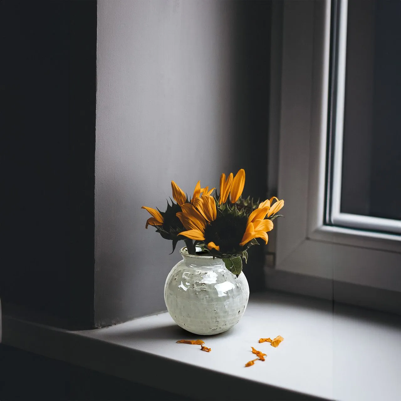 Wgv Small Round Urn Bud Vase.5 inch Wide x 4.3 inch Height, Good quality, Heavy Weighted Base Pc, Size: 4.5x4.3H, Beige