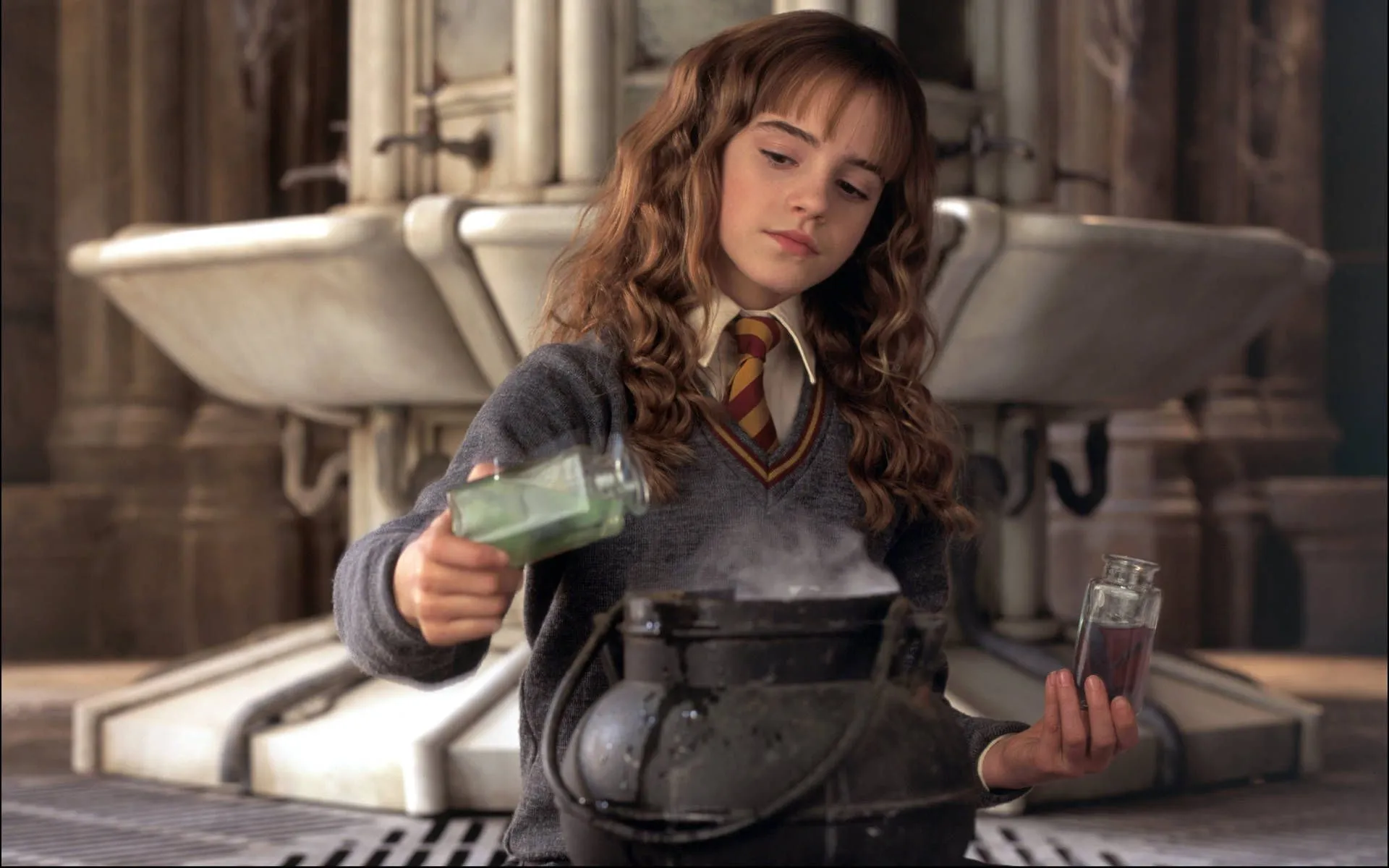 Download Teenage Hermione Granger of Harry Potter Wallpaper