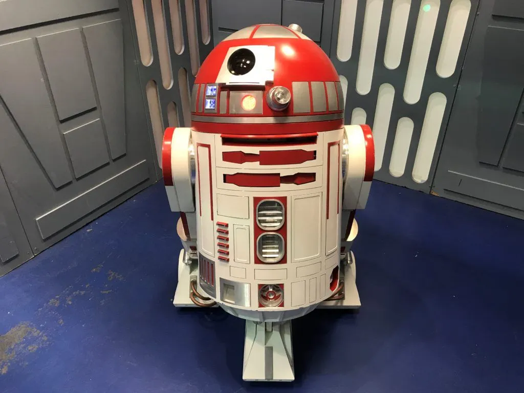Star Wars Fan Builds An Arduino Powered R4 P17 Replica