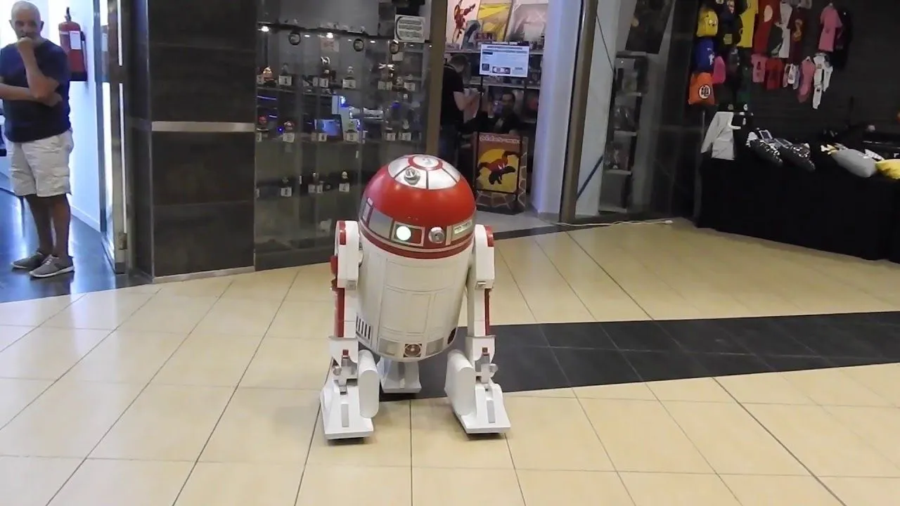 Star Wars Fan Builds An Arduino Powered R4 P17 Replica