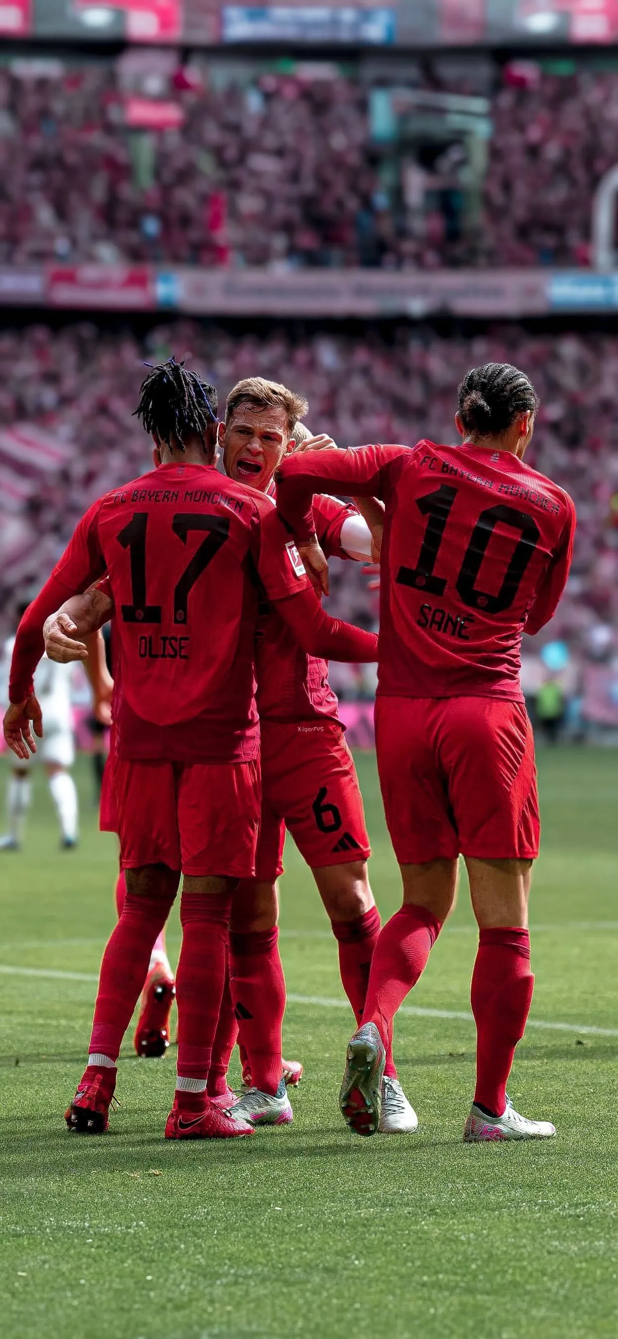 Kimmich, Sané & Olise Celebrate for Bayern Munich Football Wallpaper