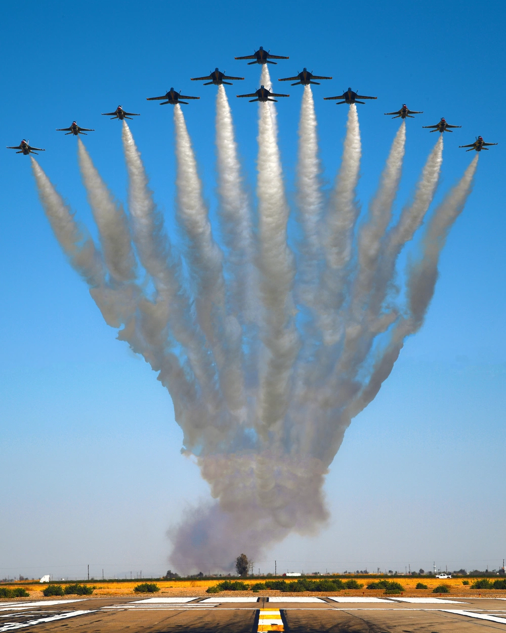 DVIDS and Blue Angels form Super Delta [Image 1 of 2]