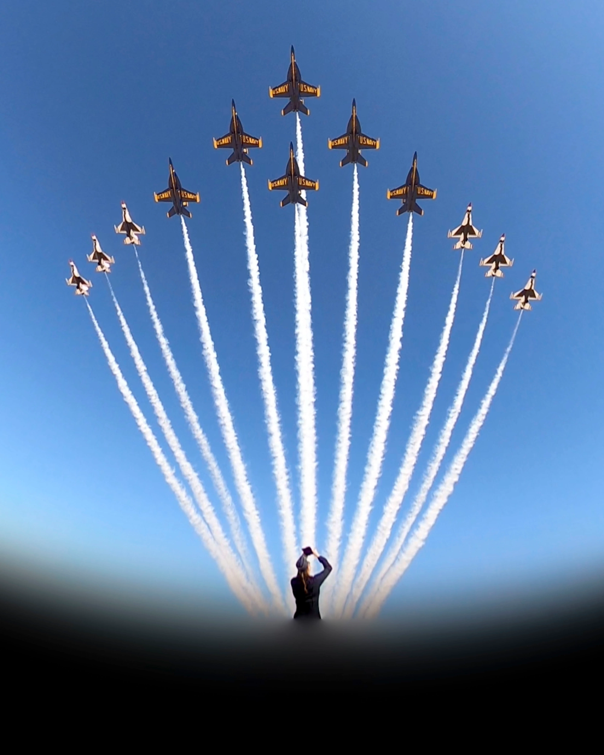 DVIDS and Blue Angels Fly In Super Delta