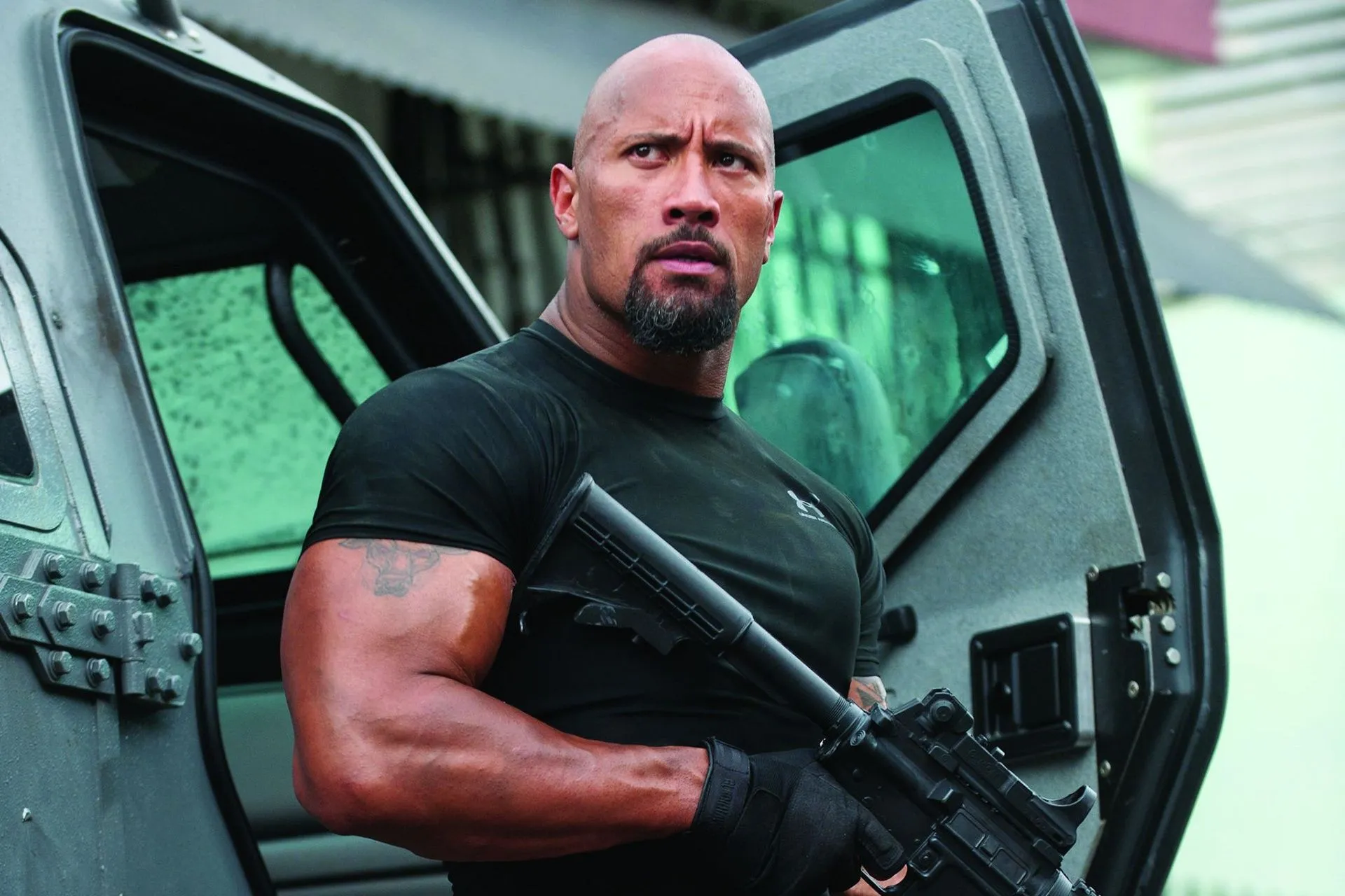 Wallpaper Weapons, Tattoo, T Shirt, Machine, Gloves, Muscles, Dwayne Johnson, COP For Mobile And Desktop, Section фильмы, Resolution 1920x1280