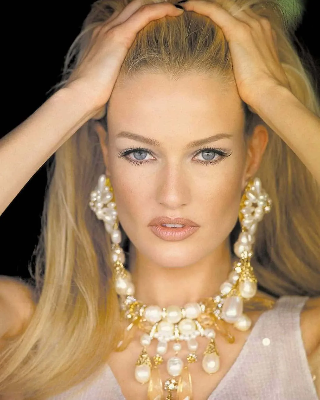 Download Karen Mulder In Her Prime Classic Beauty Of The International Model Scene. Wallpaper
