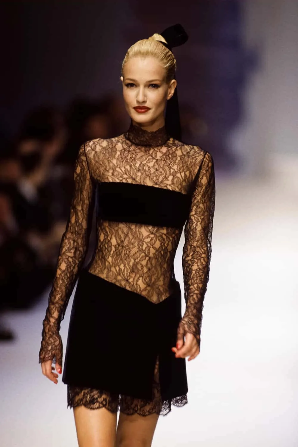 Download Karen Mulder, The Epitome Of Elegance And Grace Wallpaper