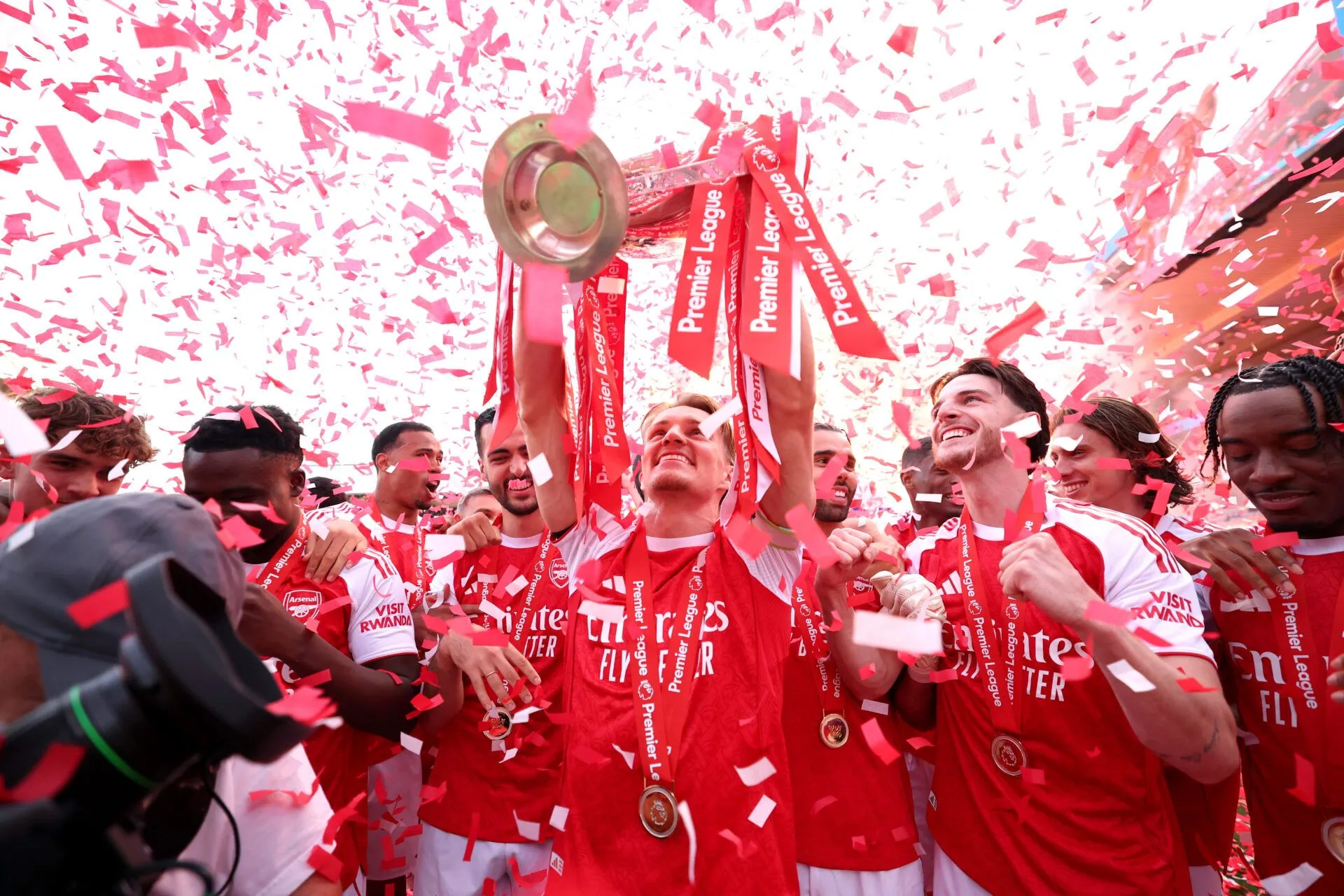 Best photo as Arsenal lift Premier League trophy