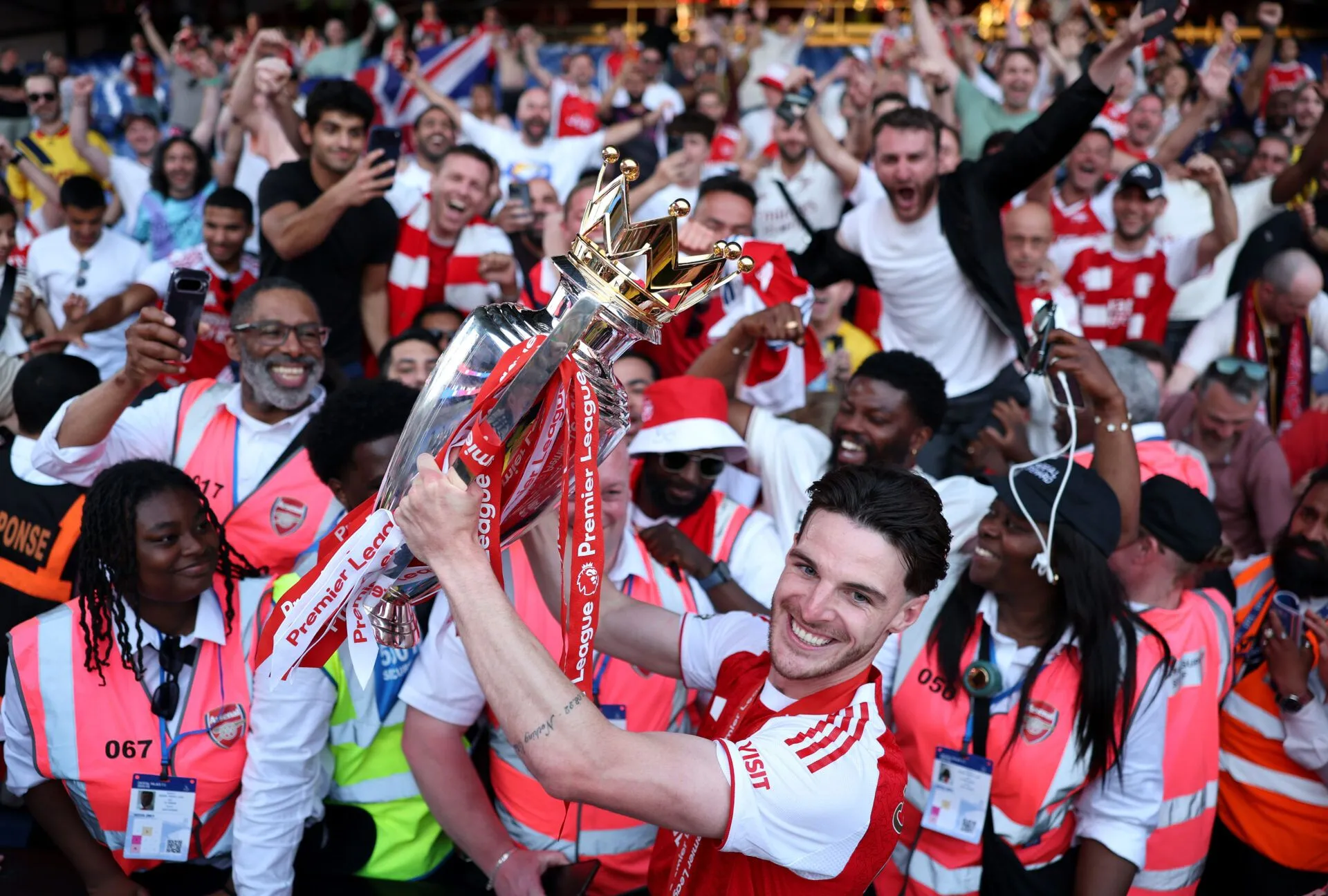 Best photo as Arsenal lift Premier League trophy