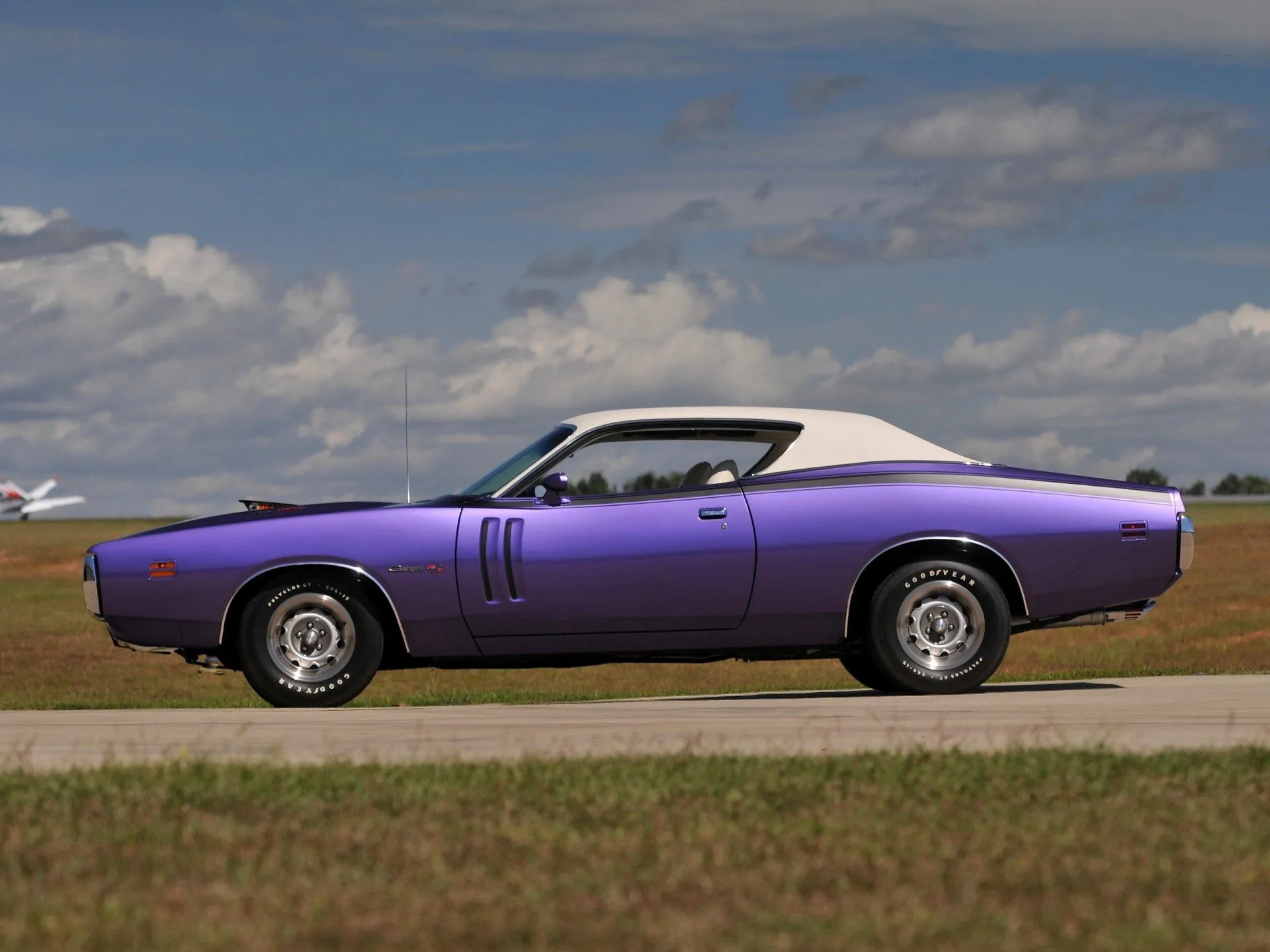 Download Dodge Charger RT Hemi Ramcharger Vehicle Dodge Charger RT HD Wallpaperx2400
