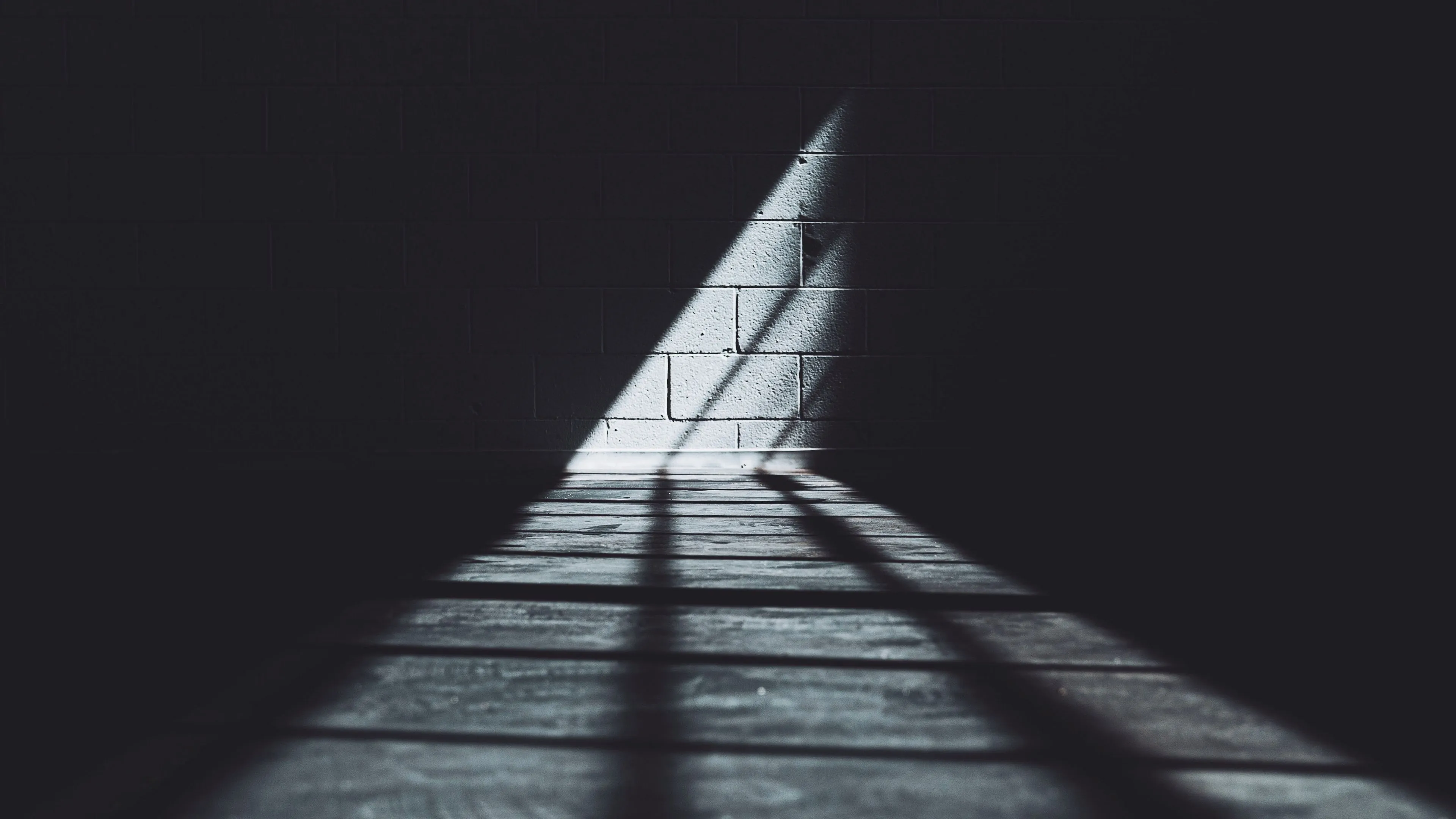Download wallpaper 3840x2160 room, light, dark 4k uhd 16:9 HD background