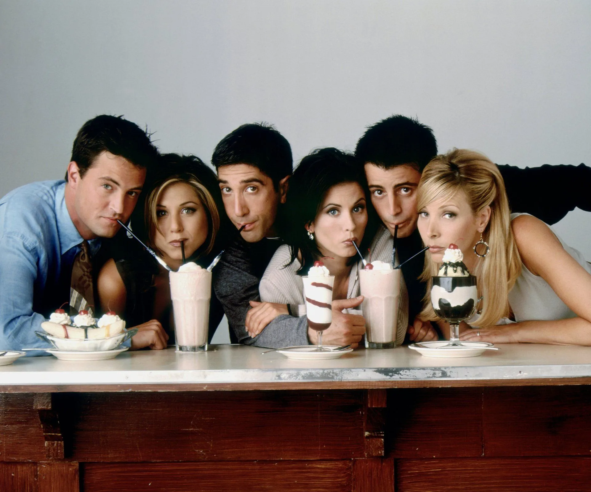 Friends TV Show HD Wallpaper: Iconic Moments with the Gangx2500