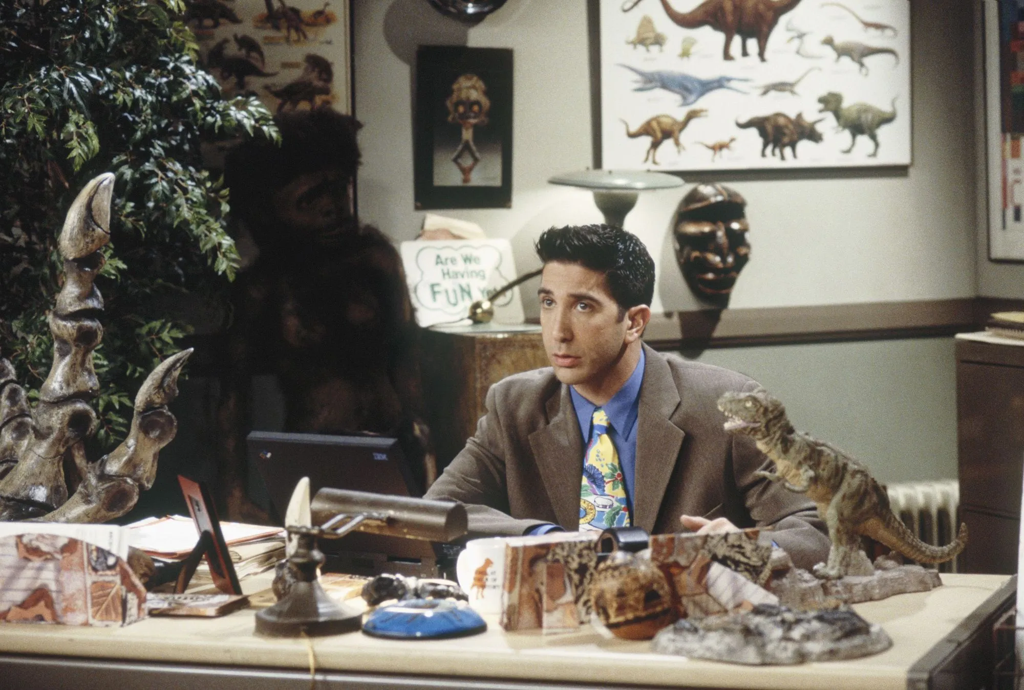 Desktop wallpaper: Friends (Tv Show), Tv Show, Friends, Chandler Bing, Courteney Cox, Lisa Kudrow, Matthew Perry, Monica Geller, Phoebe Buffay 4K free download for PC. 934170