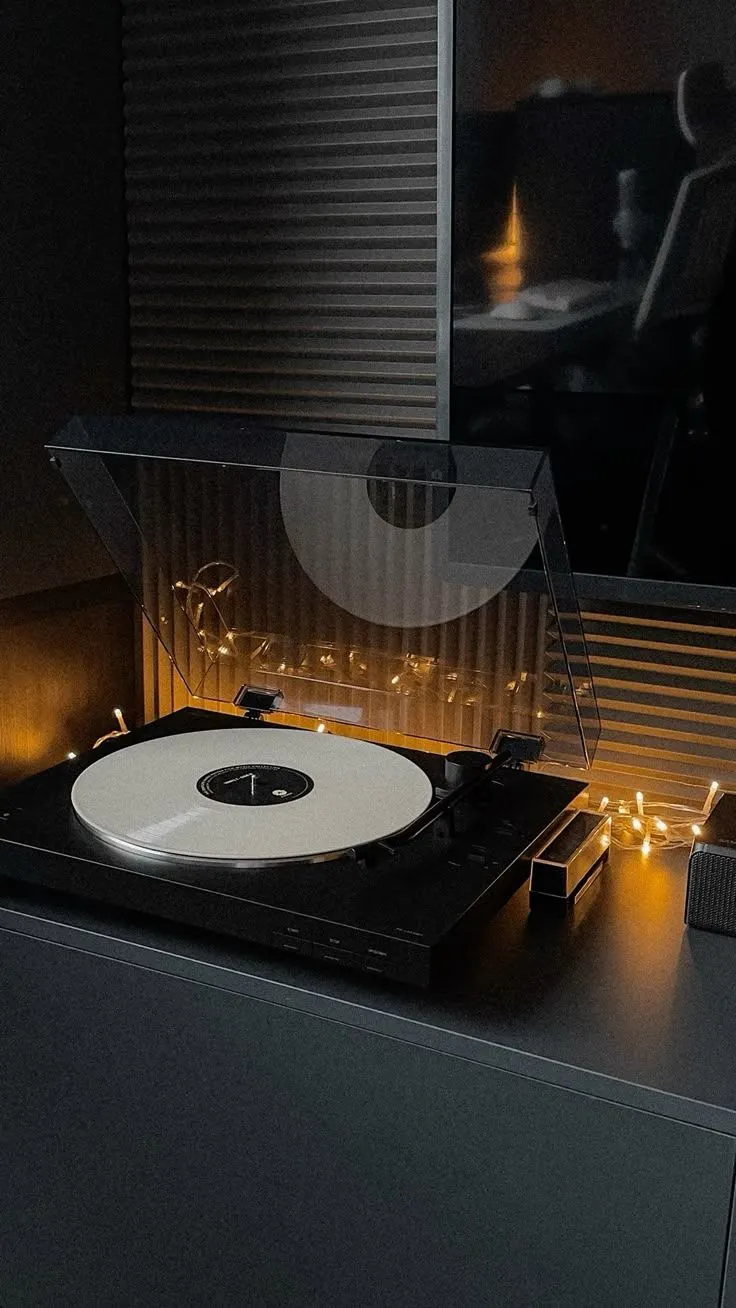 Cozy Night with a Vintage Record Player. Design, Wallpaper iphone cute, Carta da parati colori