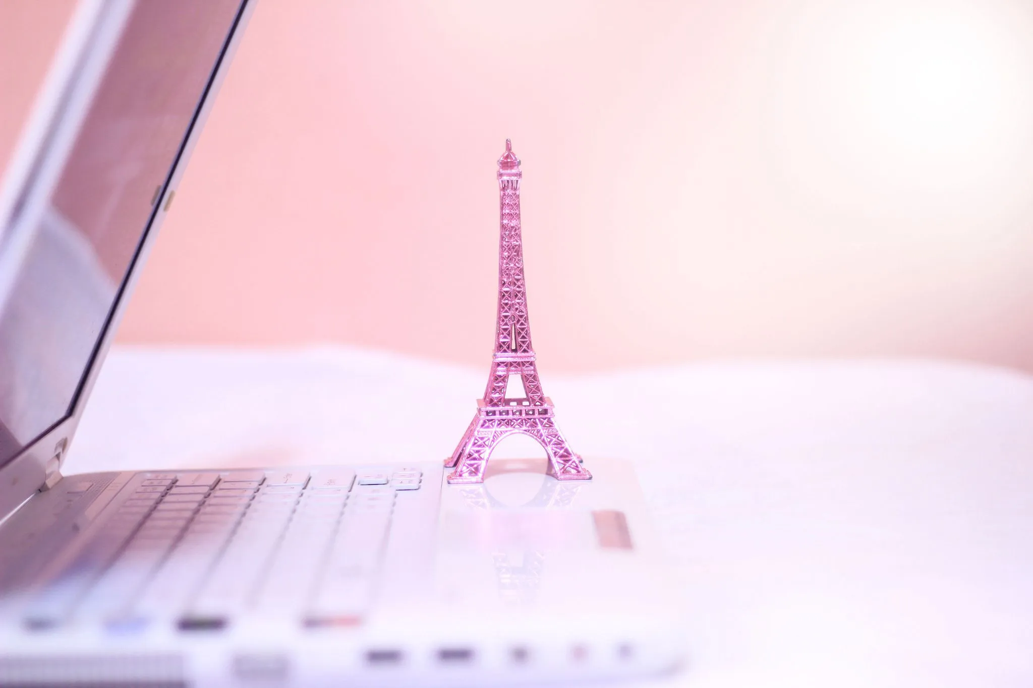 Wallpaper figurine, Eiffel tower, laptop, pink, La tour Eiffel for mobile and desktop, section настроения, resolution 2048x1365