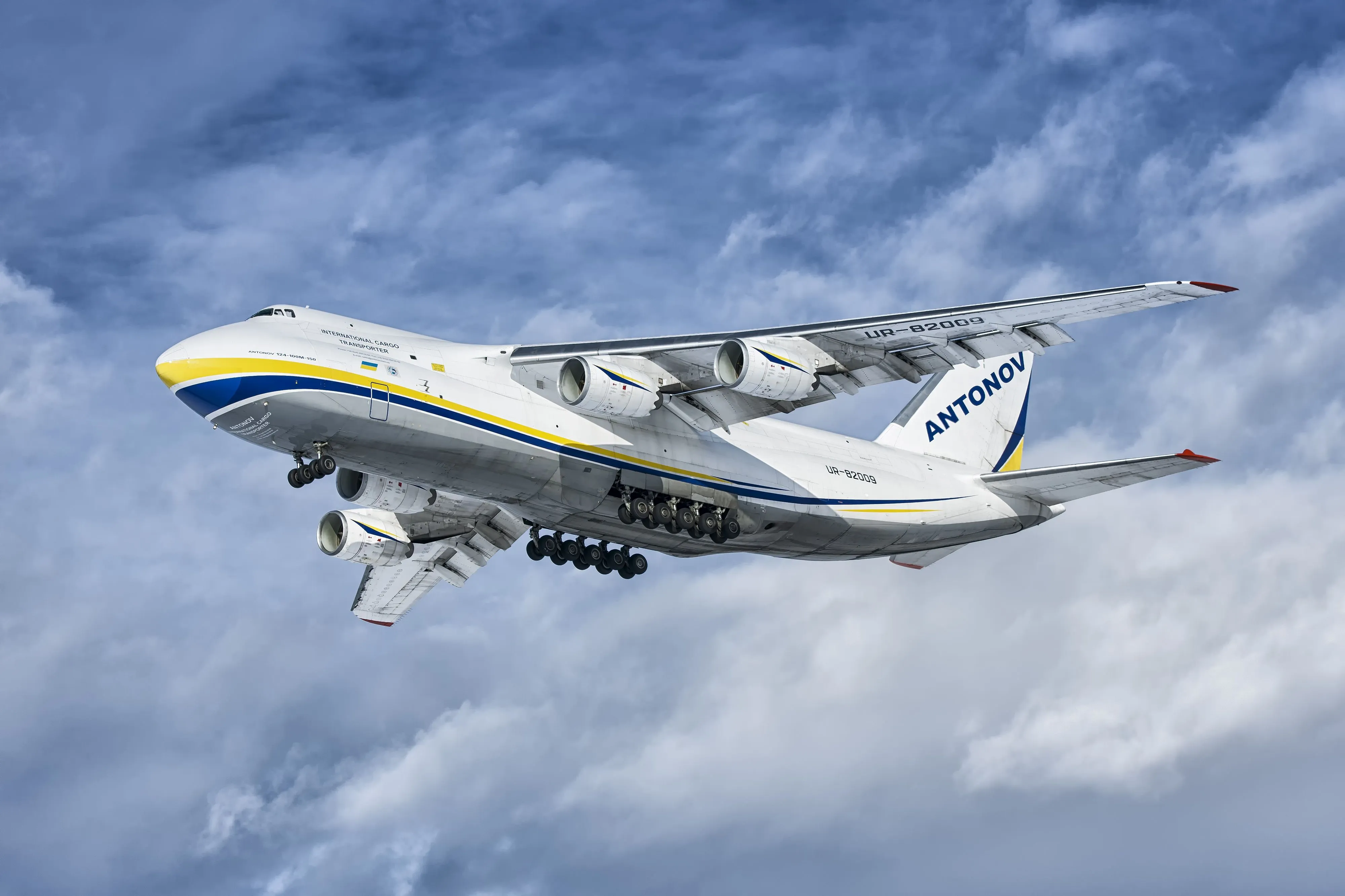 Wallpaper The Plane, Ukraine, Landing, An 124, Ruslan, Military Transport Aircraft, Chassis, An 124 100 For Mobile And Desktop, Section авиация, Resolution 4000x2666