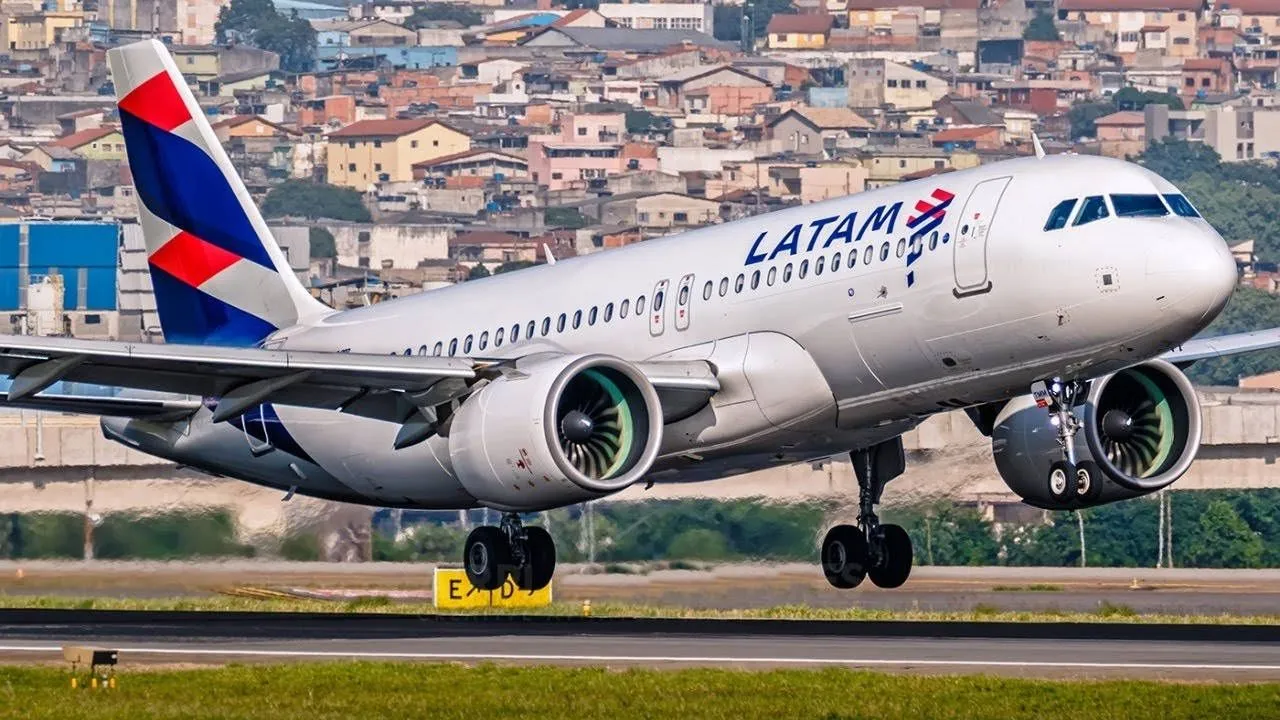Download Boarding Latam Airlines Plane Wallpaper