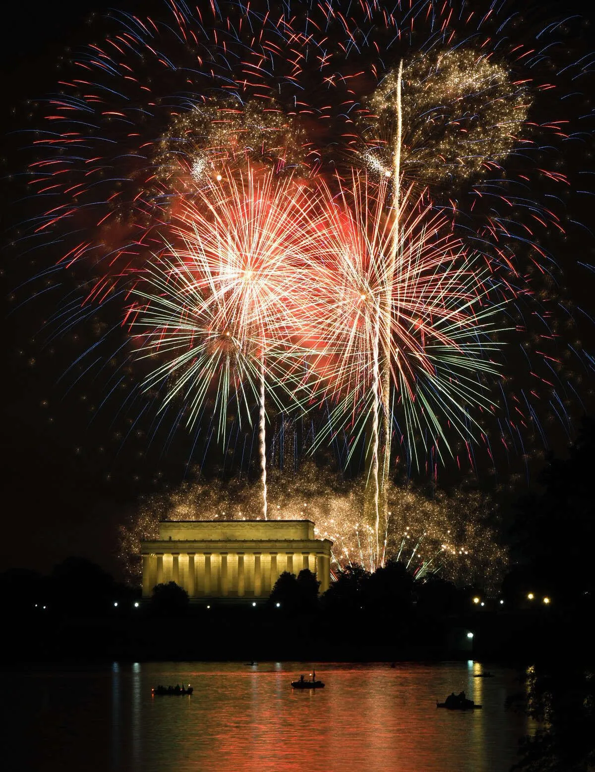 CAPTURE BRILLIANT FIREWORKS PHOTOS