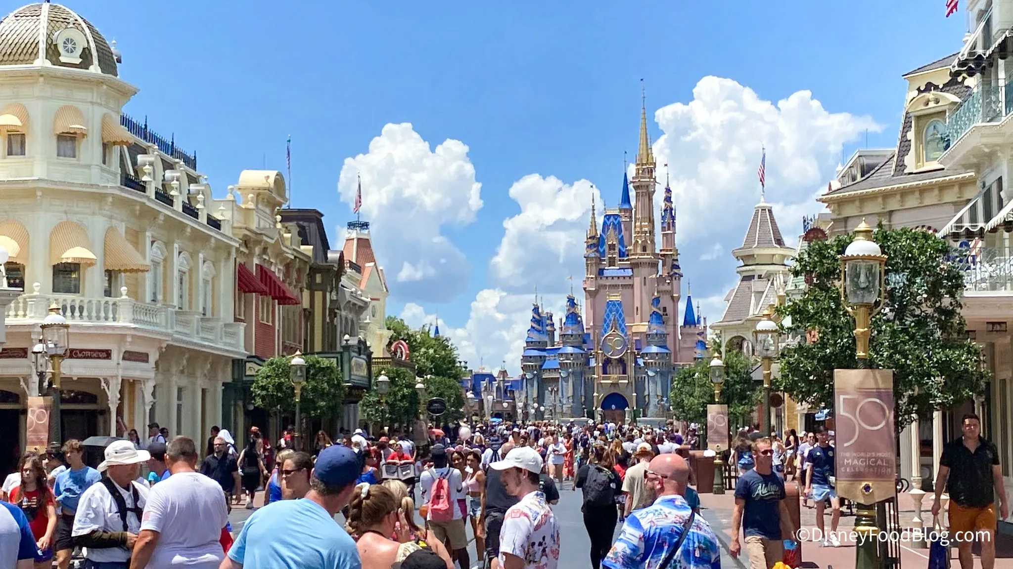PHOTOS: Disney World's 4th of July Crowds are SHOCKING. the disney food blog