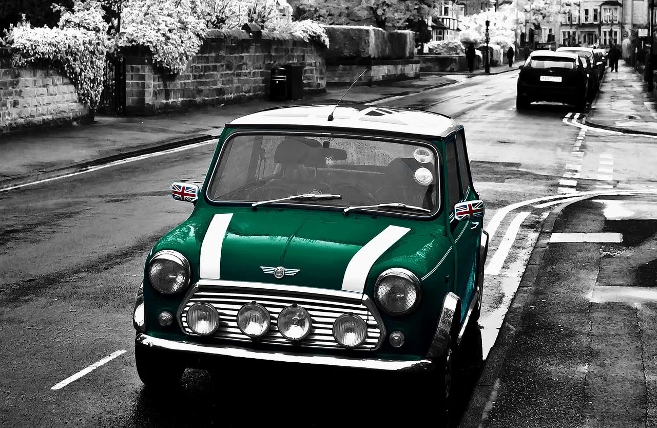 Free British Racing Green & Racing Image