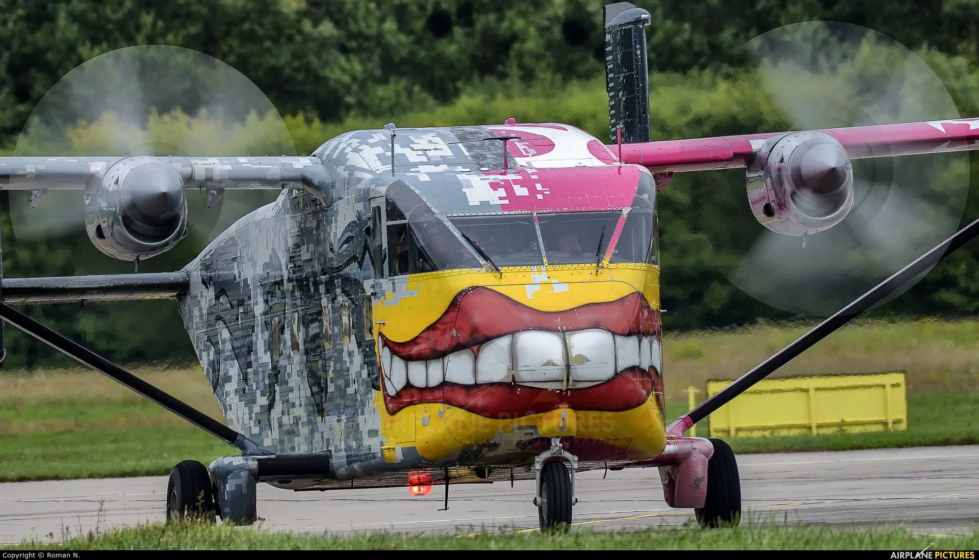 Pink Aviation Short SC.7 Skyvan OE FDN At Gdynia Babie Doły (Oksywie) EPOK