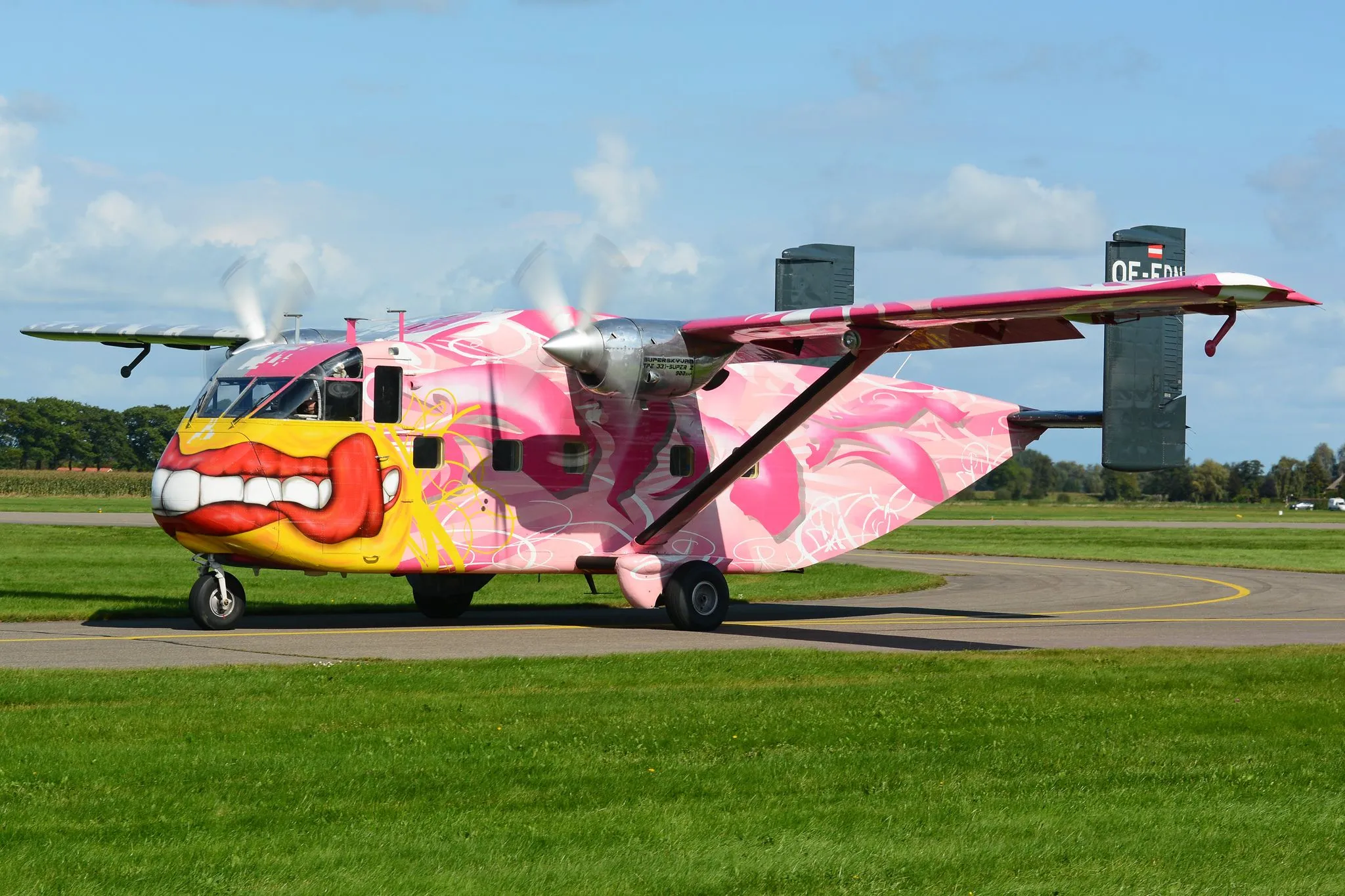 Wallpaper the plane, transport, paint, easy, Short SC.7, Skyvan for mobile and desktop, section авиация, resolution 2048x1365