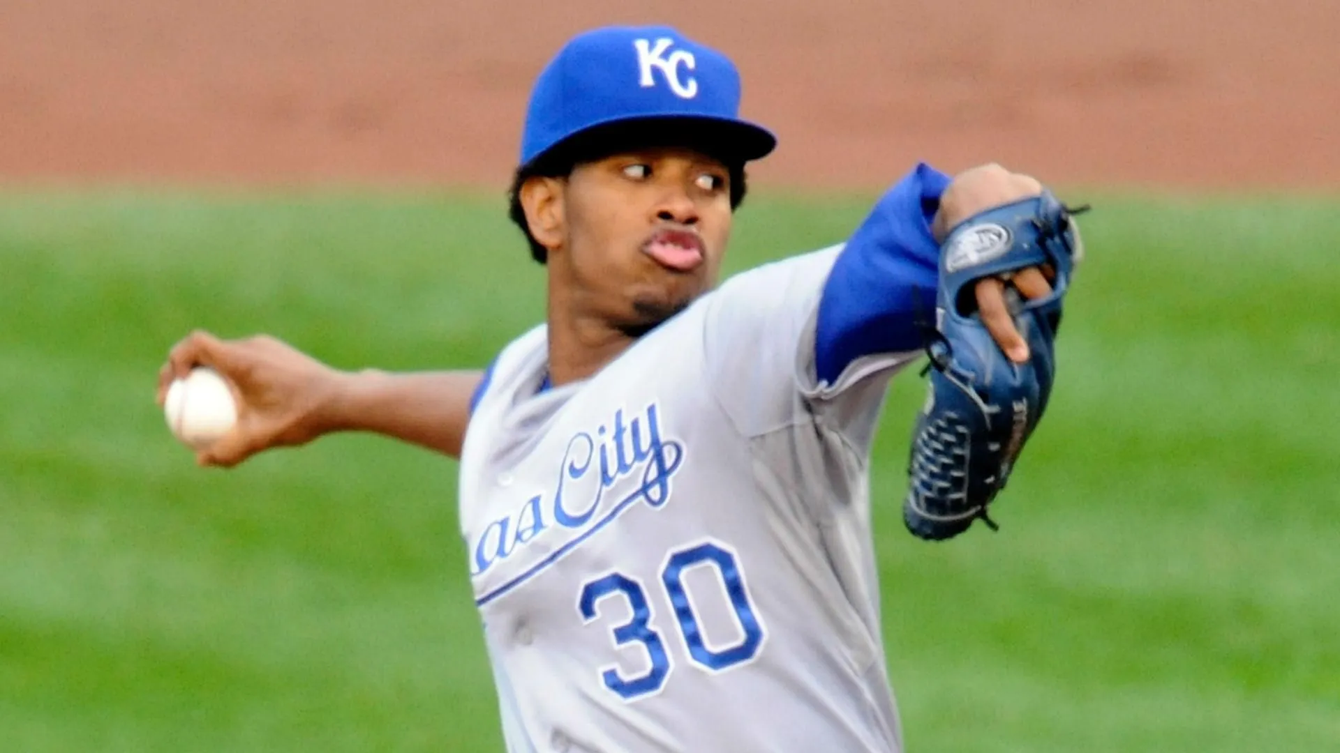 World Series Game 2 odds and pick, Ventura favored to even series