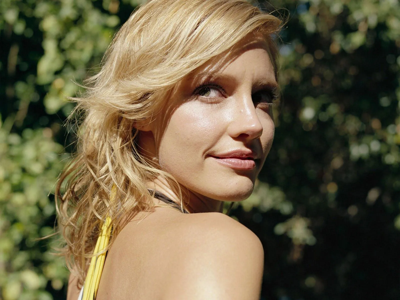 Husn Ke Nazare: Kadee Strickland Wallpaper