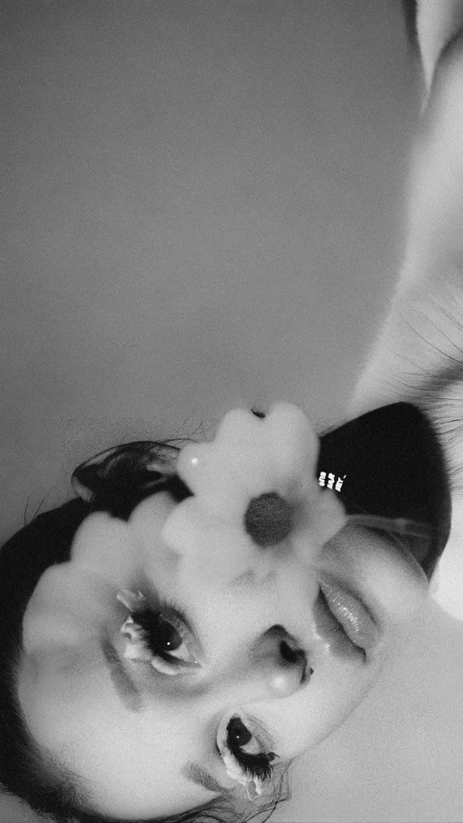 Ariana Grande petal wallpaper
