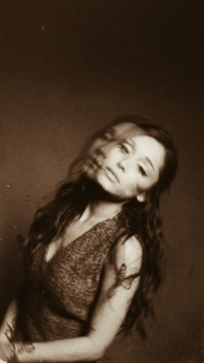 Petal Ariana Grande Wallpaper