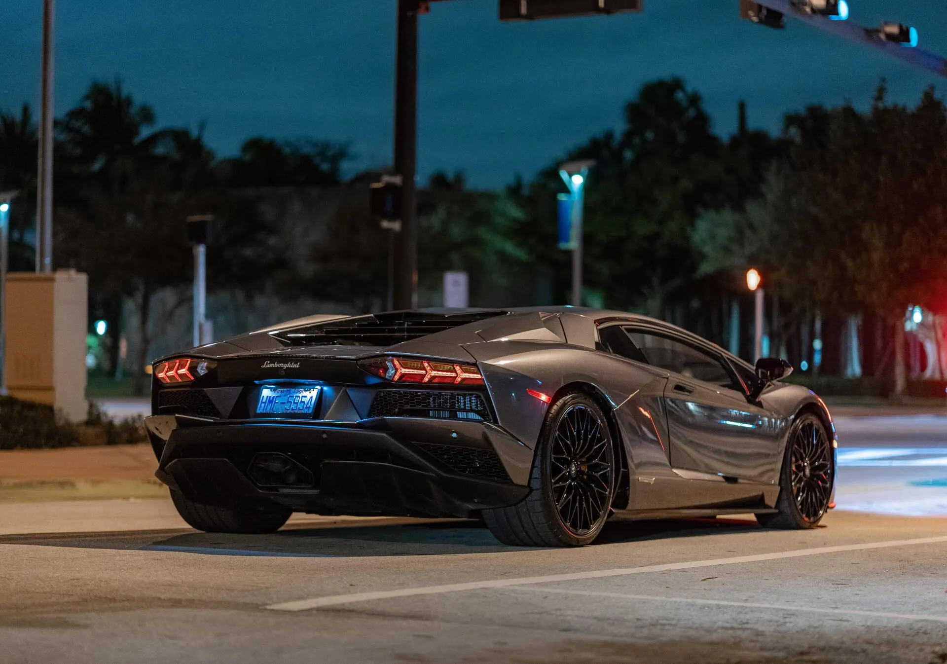 Lamborghini Night Drive 4K Ultra HD Wallpaperx3588