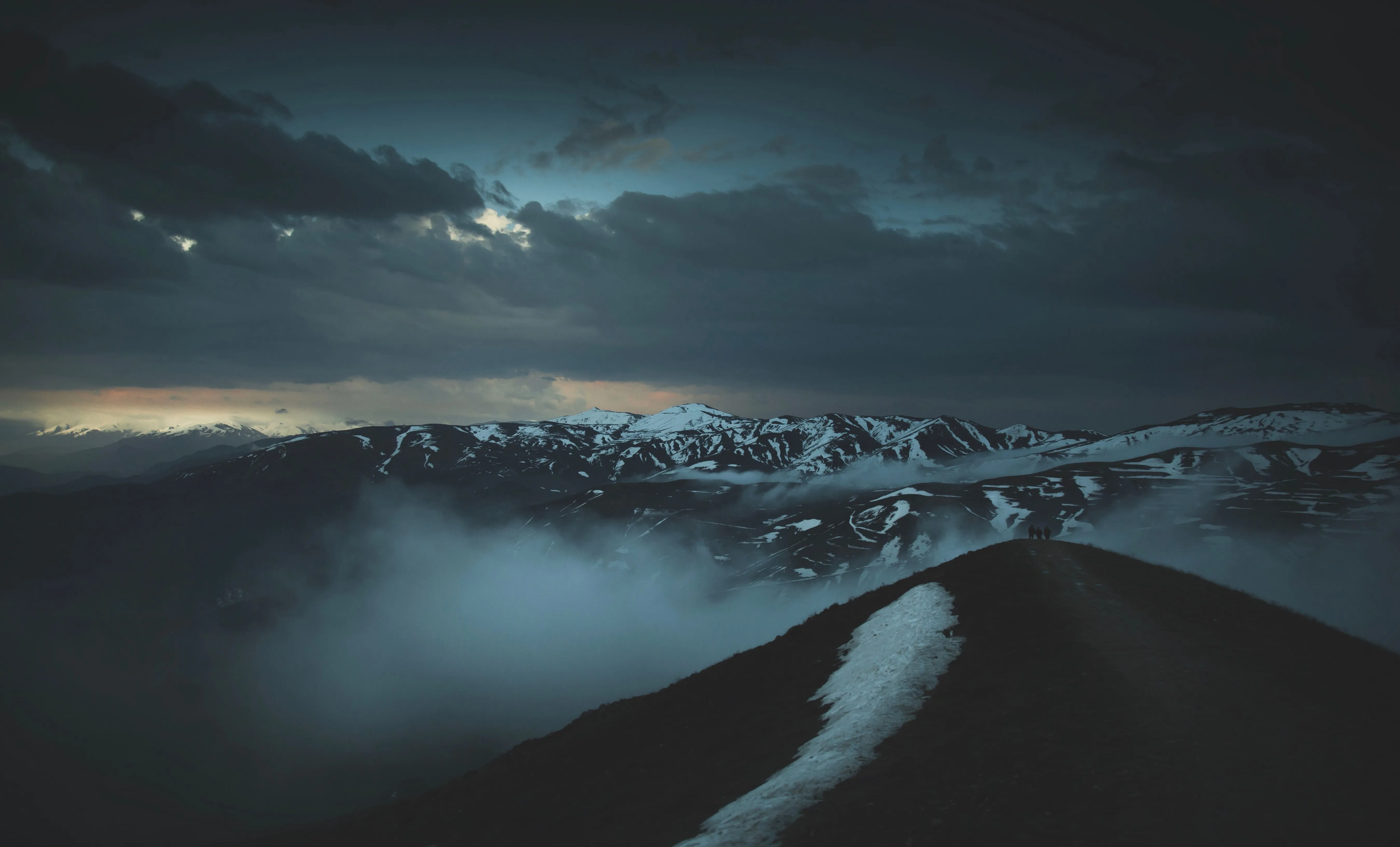 Desktop wallpaper: Mountains, Earth, Mountain, Cloud, Fog, Nature, Night 4K free download for PC. 462521