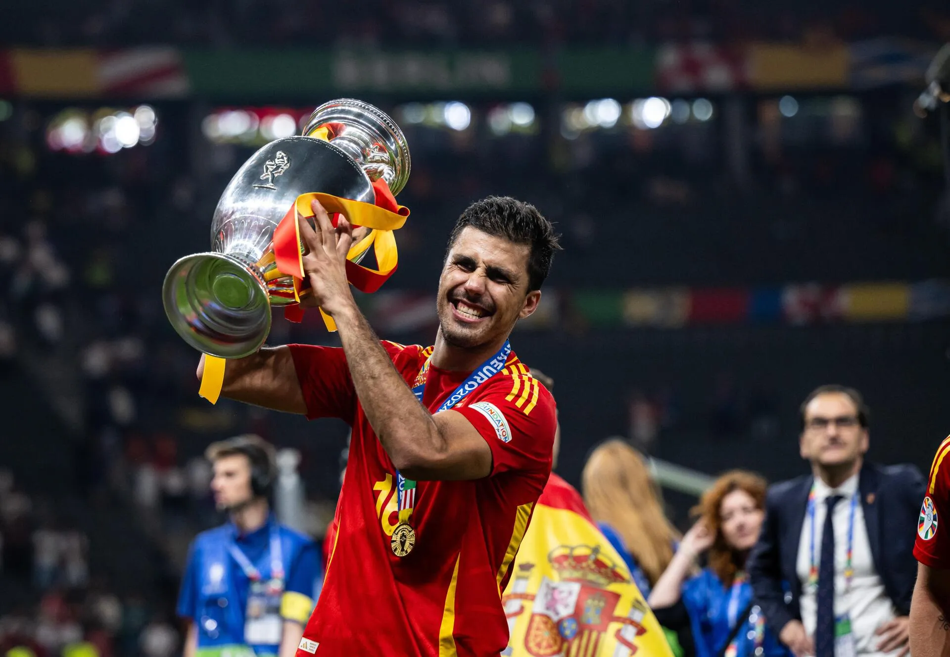Rodri Hernández: Celebrating Spain's Glory Ultra HD Wallpaperx4111