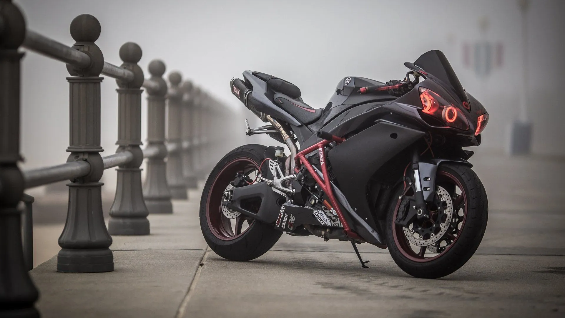 Yamaha R1 Night Runner