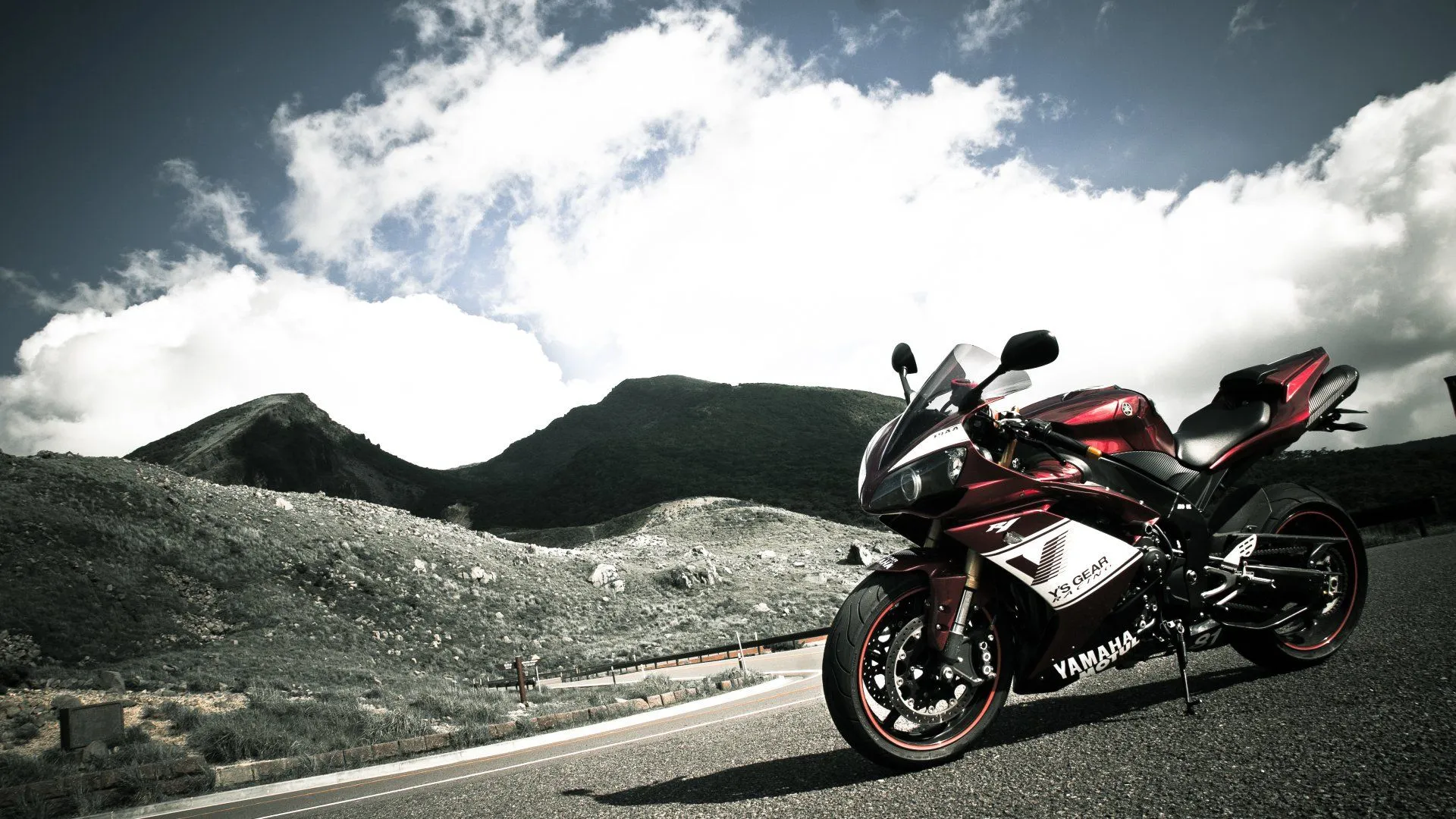 Yamaha R1 4K Ultra HD
