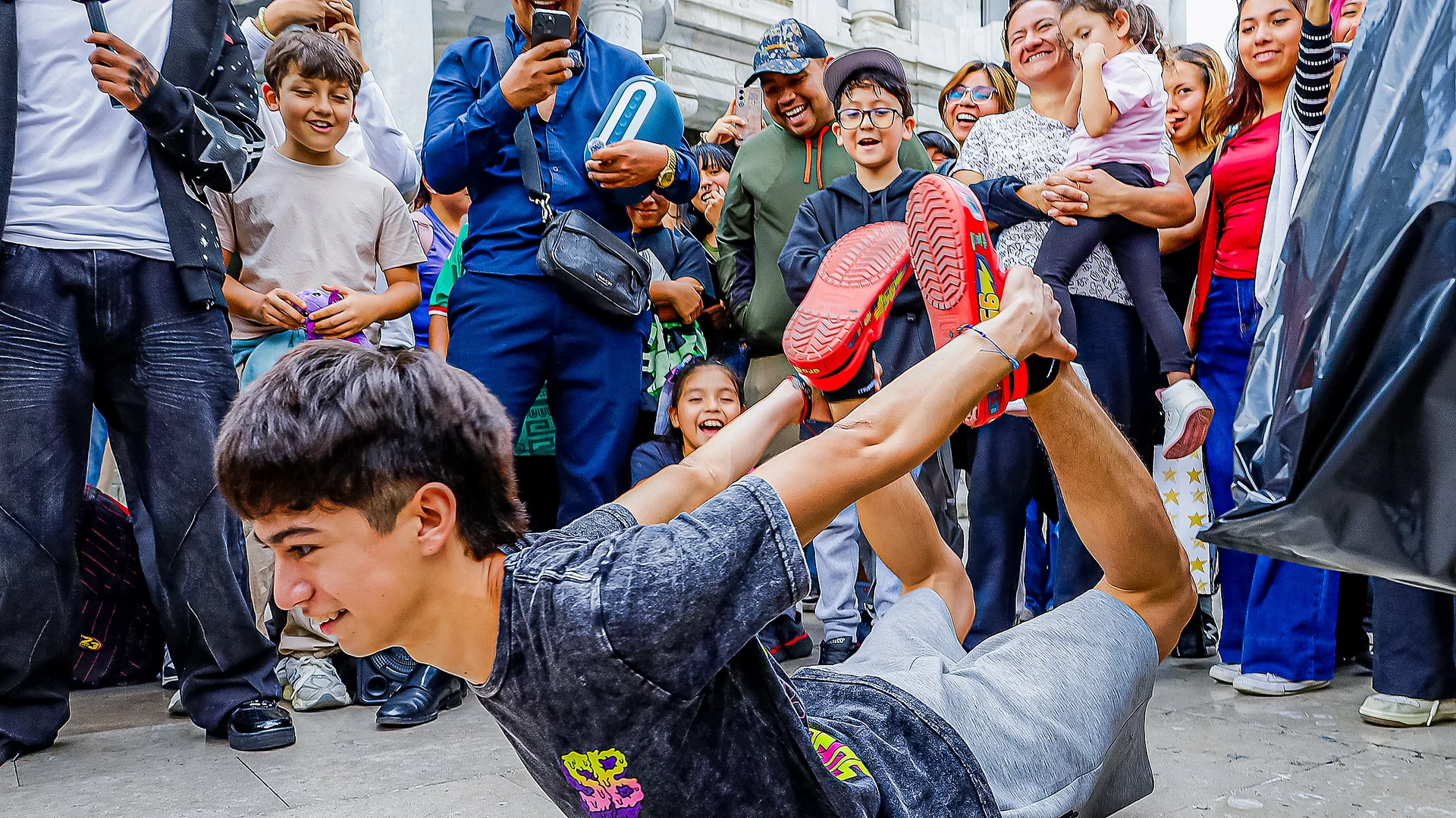 Latin American teens are fighting 'aura farming' battles in public