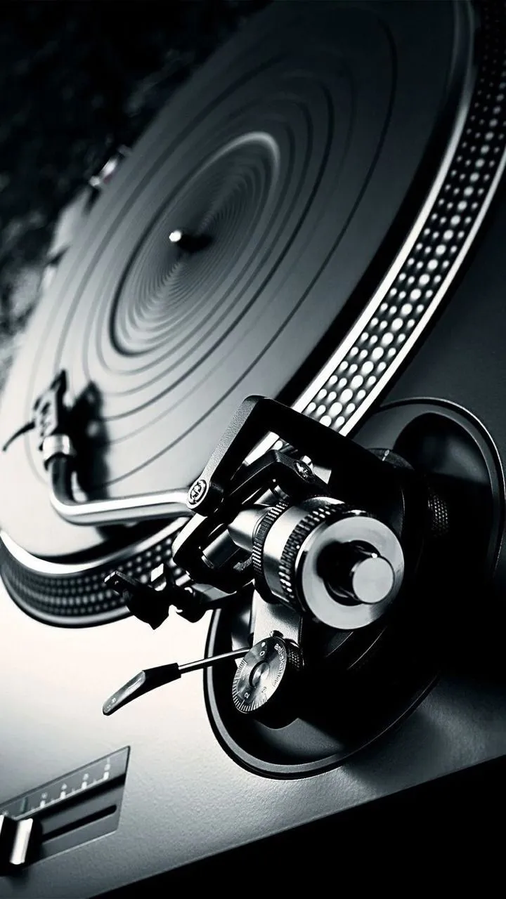 Vintage Record Player and White. Technics logo wallpaper, Dj turntable background, Turntable wallpaper