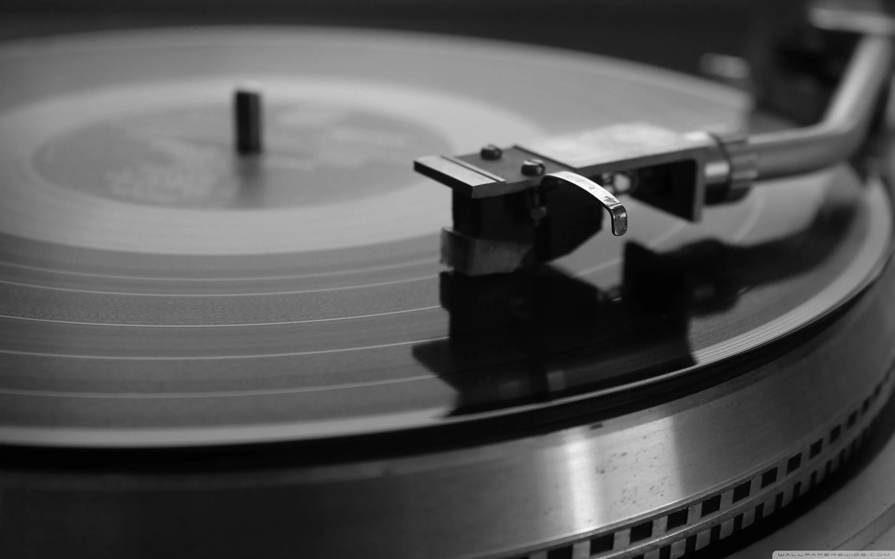 Turntable 4K UHD Wallpaper for UltraHD Desktop and TV, Widescreen and UltraWide Display