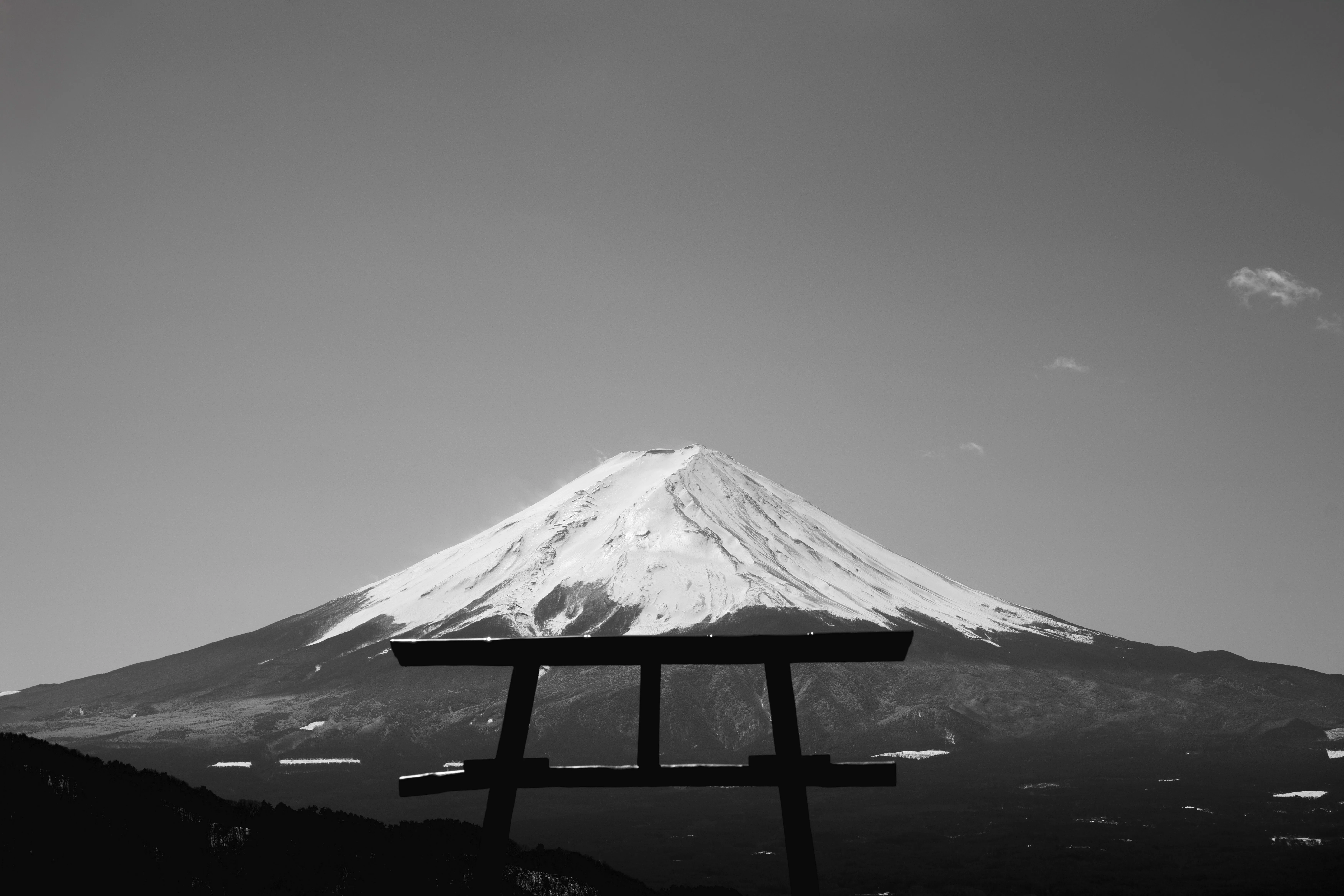 Minimal Black And White Japanese Torii Gate Photo, Download The BEST Free Minimal Black And White Japanese Torii Gate & HD Image