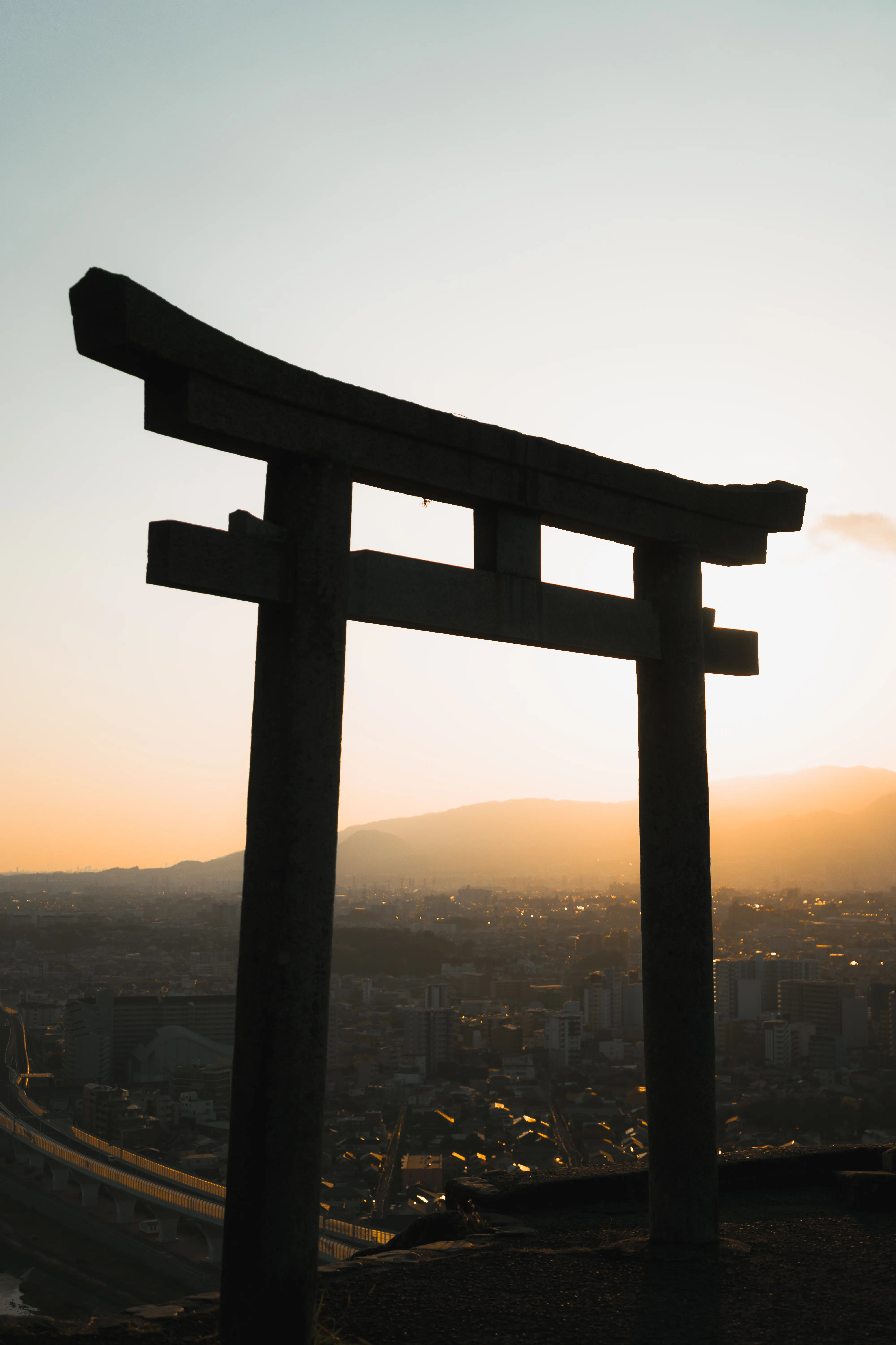 Minimal Black&White Japanese Torii Gate Photo, Download The BEST Free Minimal Black&White Japanese Torii Gate & HD Image