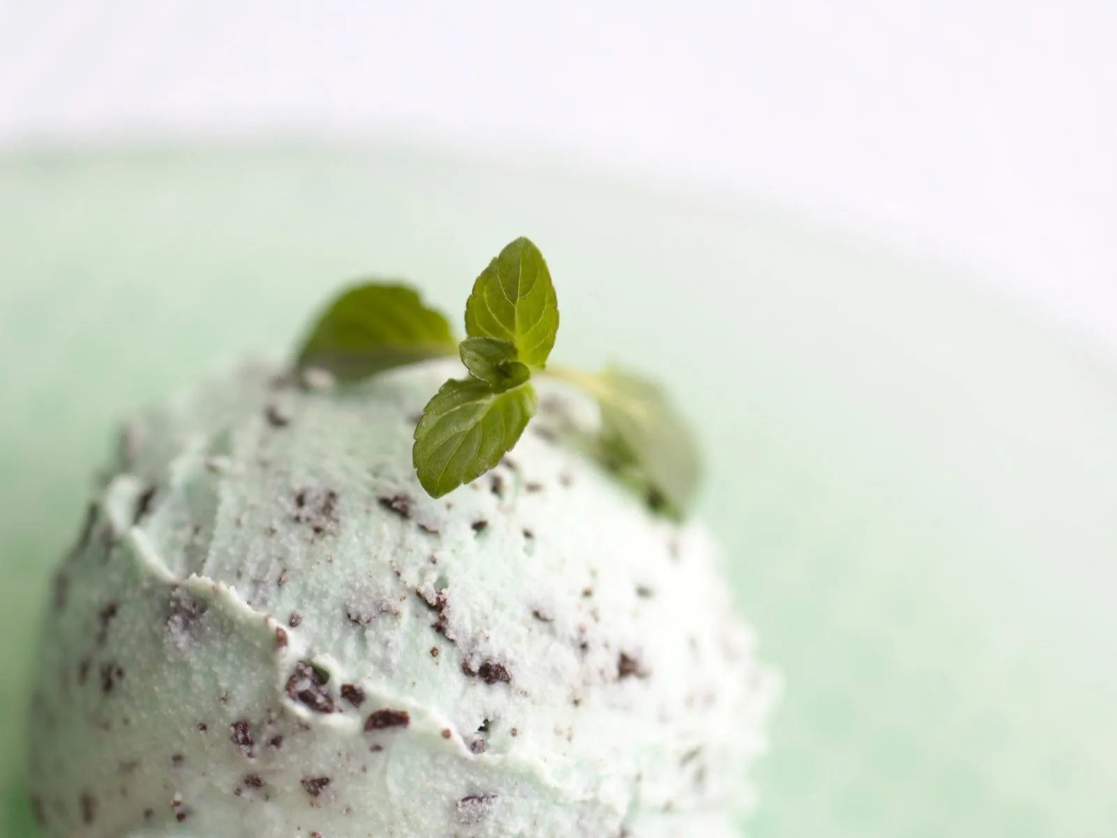 Mint Chip Delight: HD Dessert Ice Cream Wallpaperx1200
