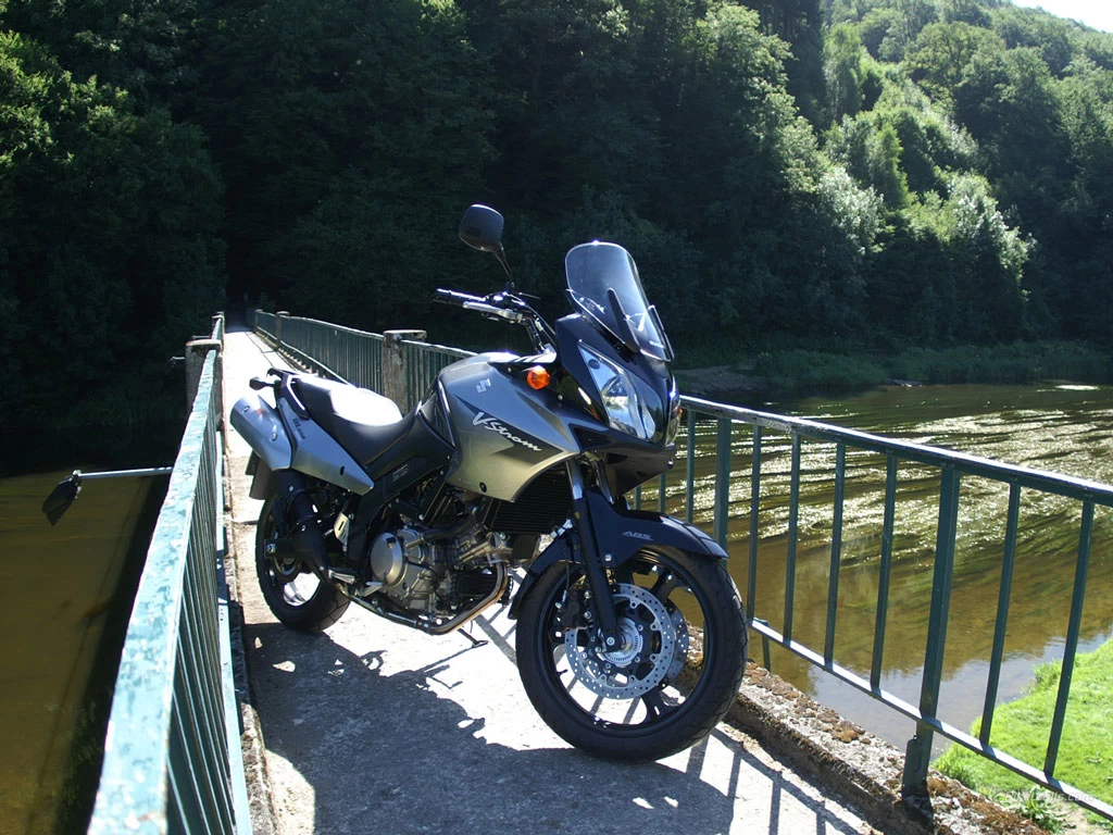 V STROM 650` Photo